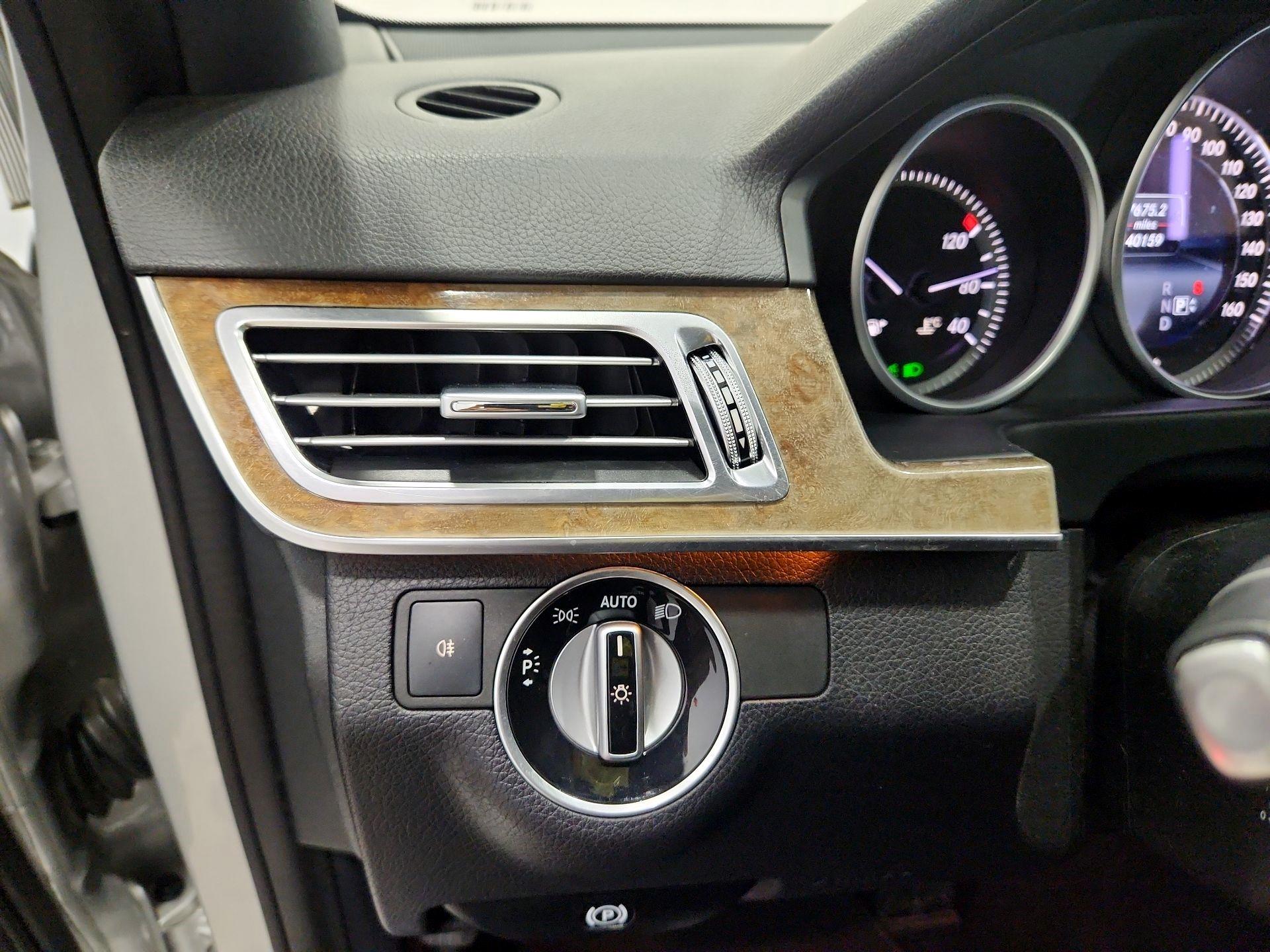 Thumbnail: 2016 Mercedes-Benz E-Class - 13