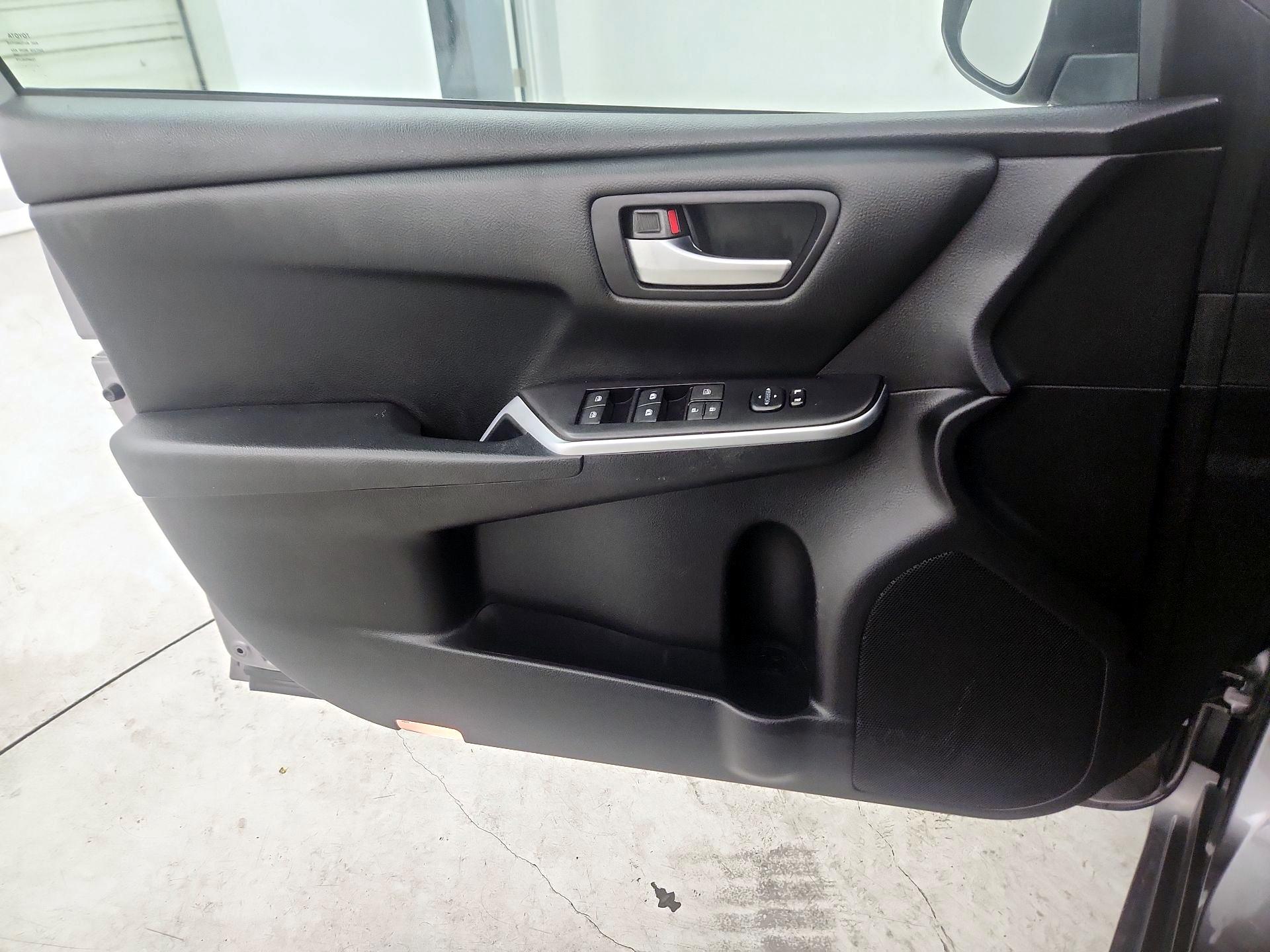 Thumbnail: 2015 Toyota Camry - 10