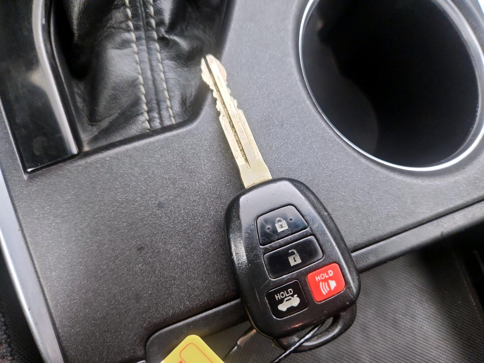Thumbnail: 2015 Toyota Camry - 20