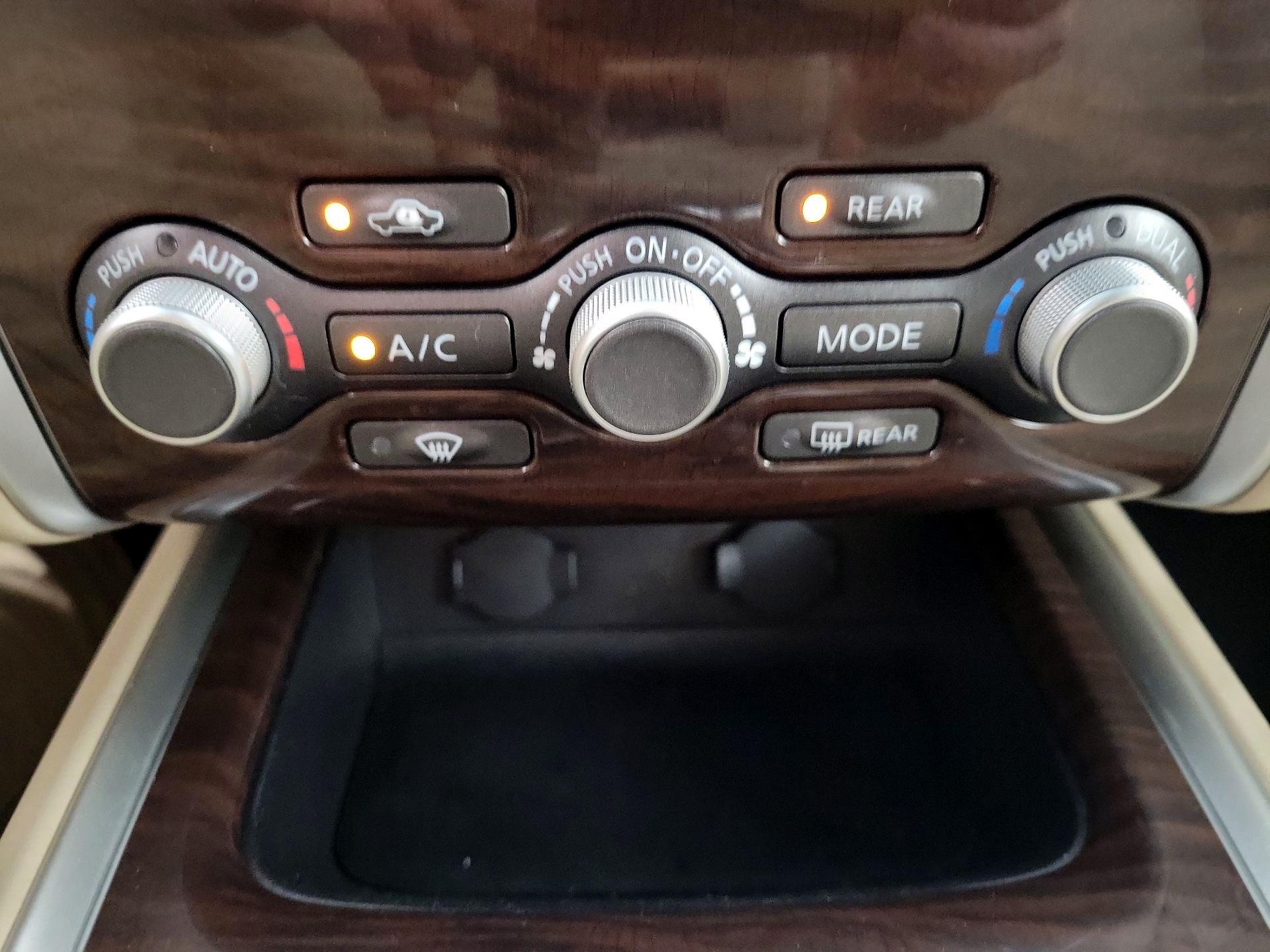 Thumbnail: 2015 Nissan Pathfinder - 16