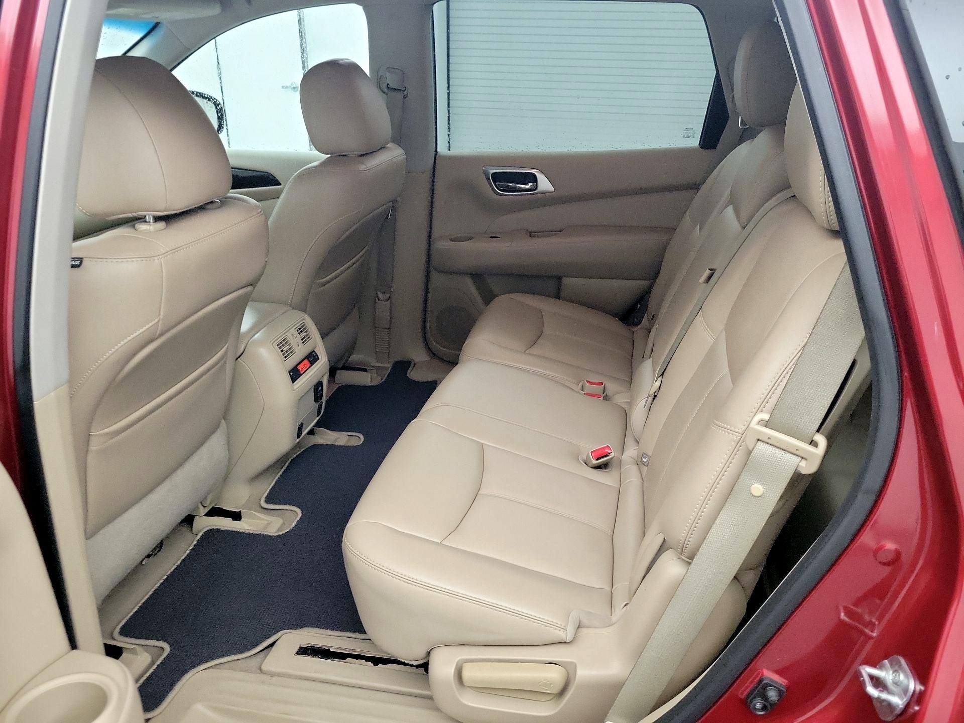 Thumbnail: 2015 Nissan Pathfinder - 19
