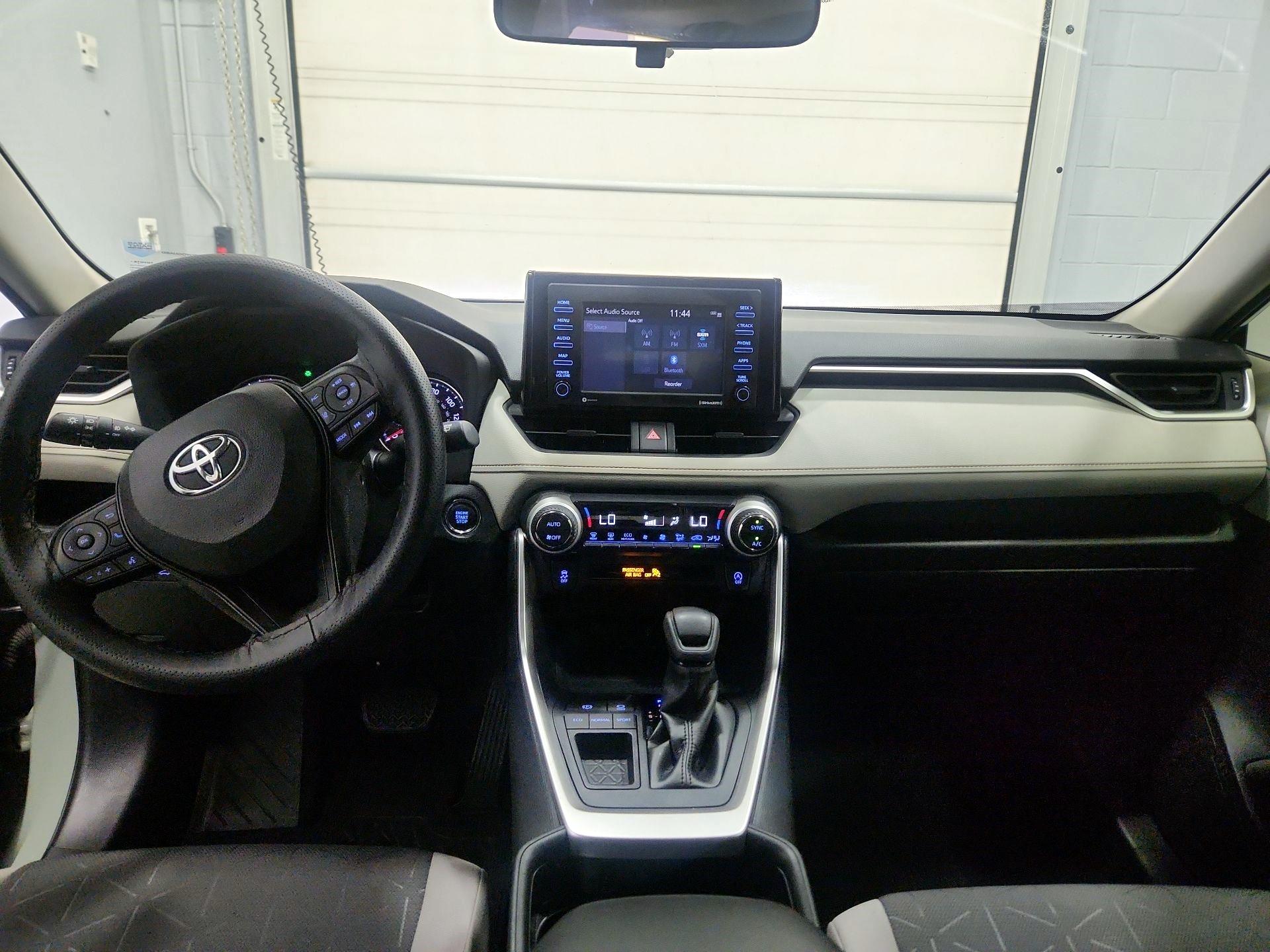 Thumbnail: 2020 Toyota RAV4 - 9