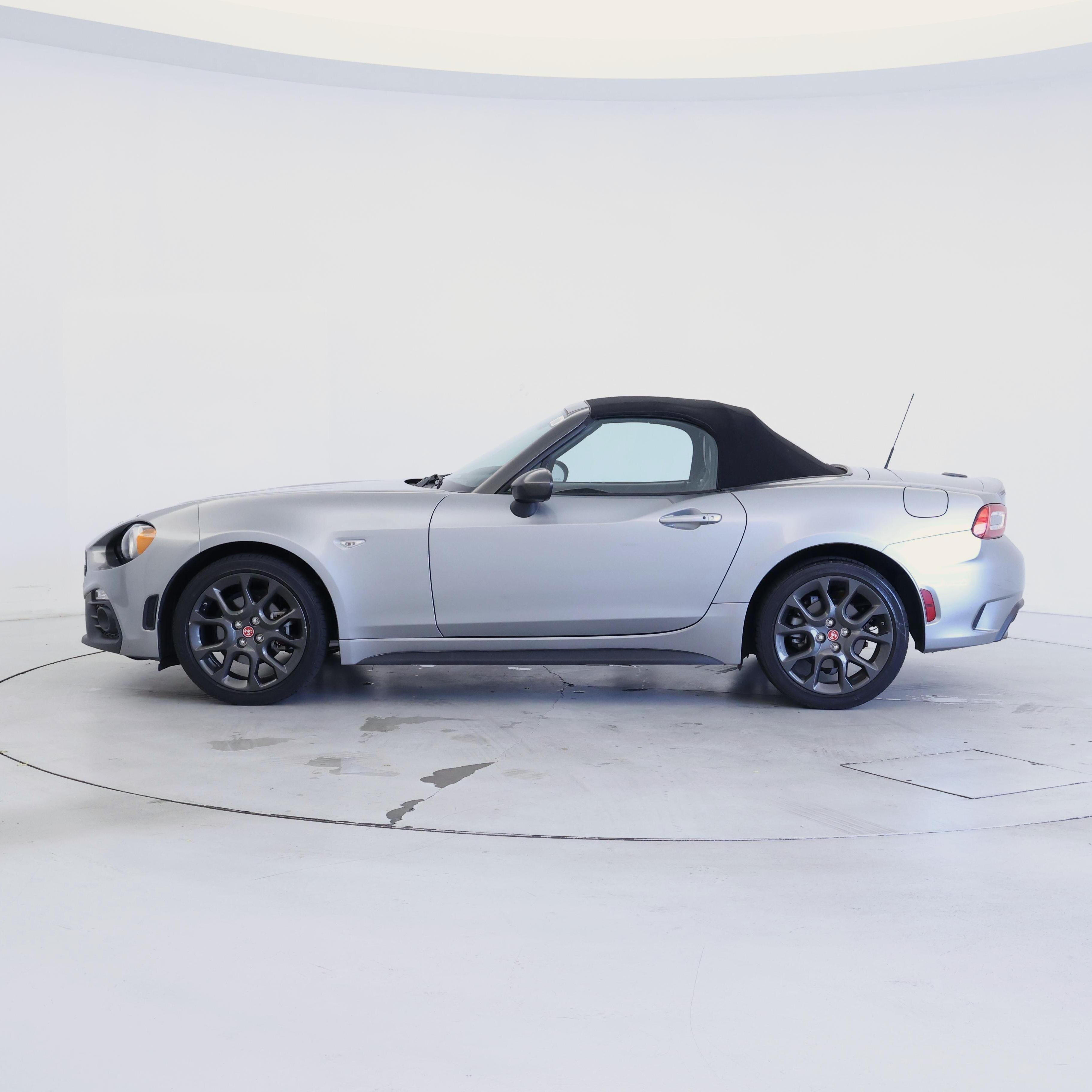 Thumbnail: 2017 Fiat 124 Spider - 3