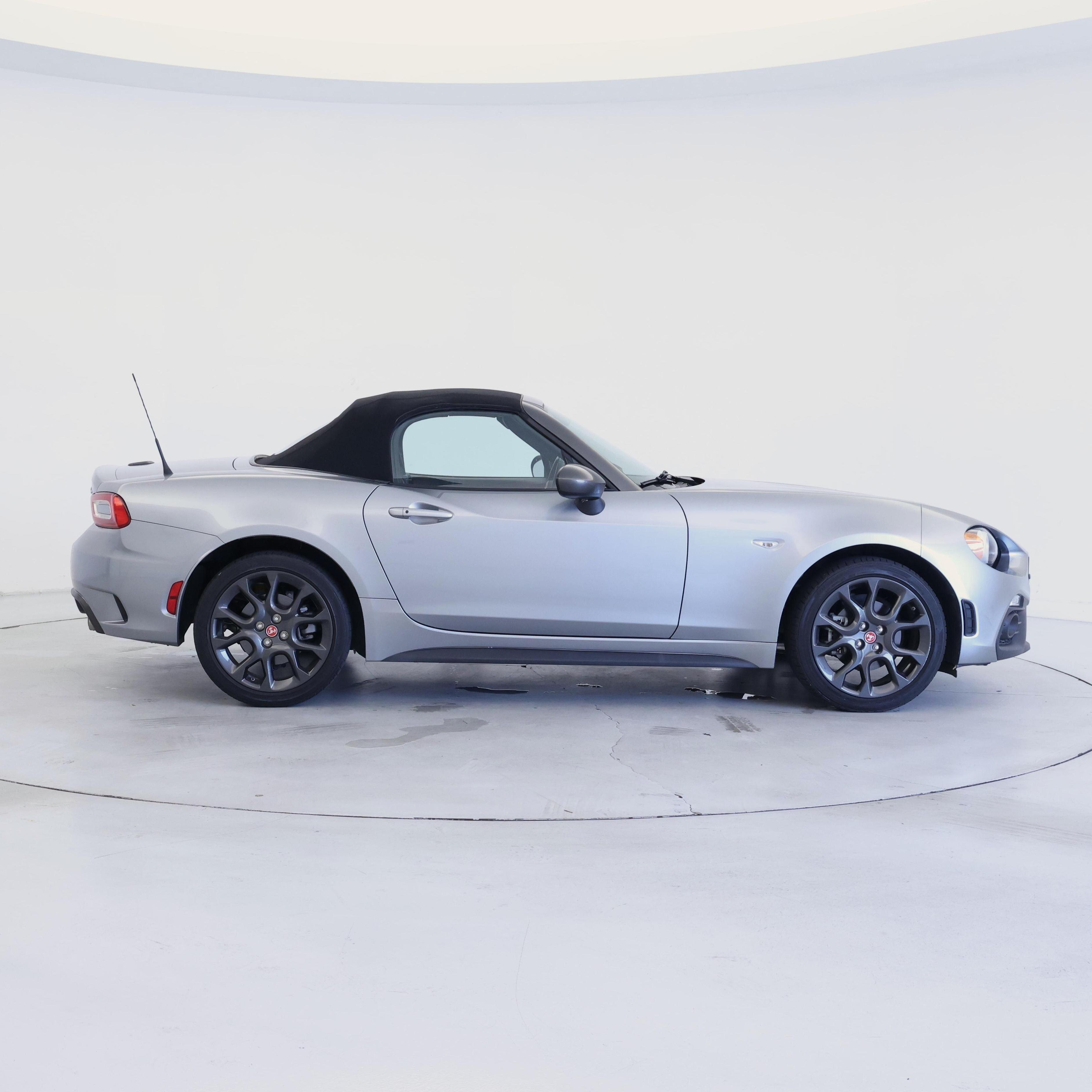Thumbnail: 2017 Fiat 124 Spider - 7