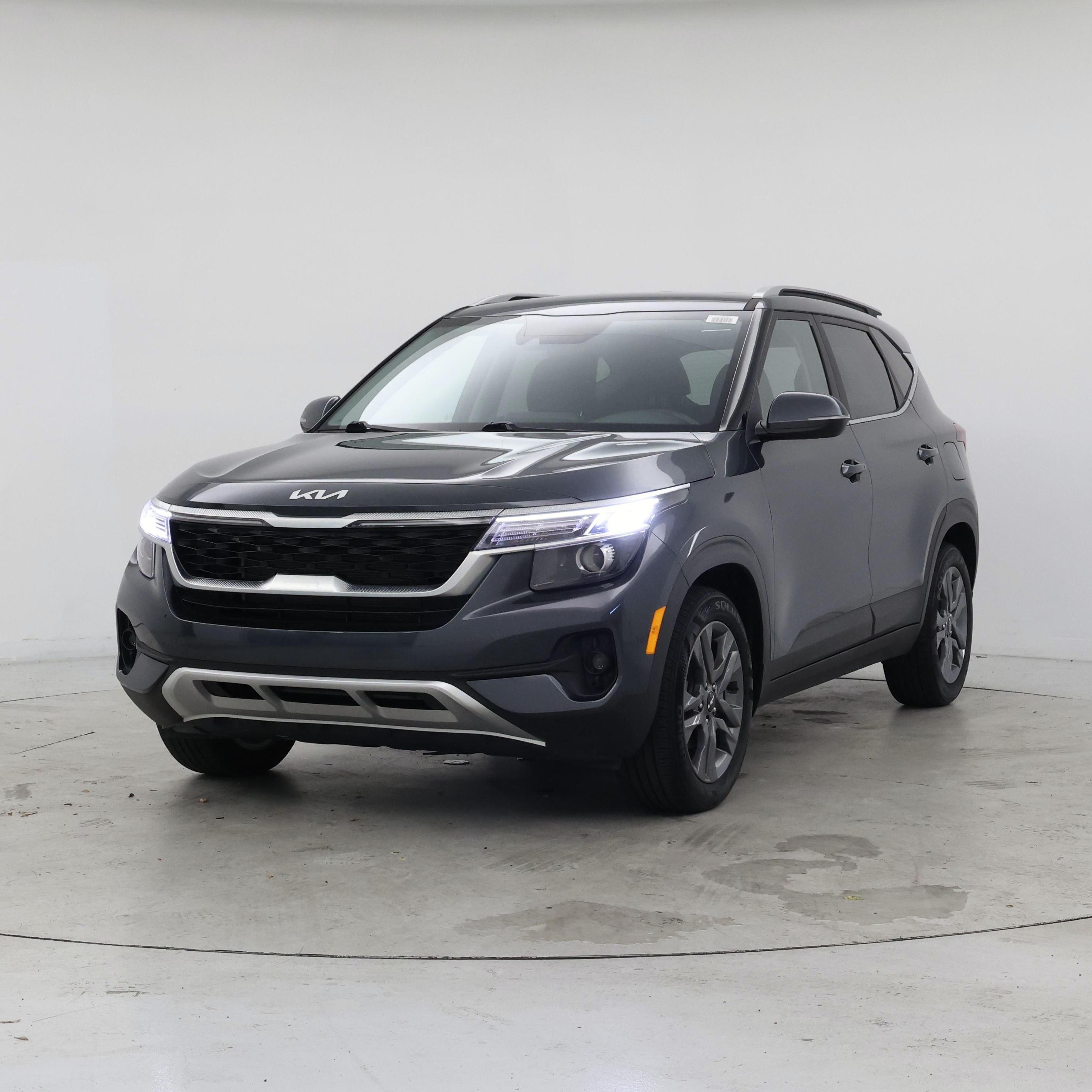 Thumbnail: 2023 Kia Seltos - 4