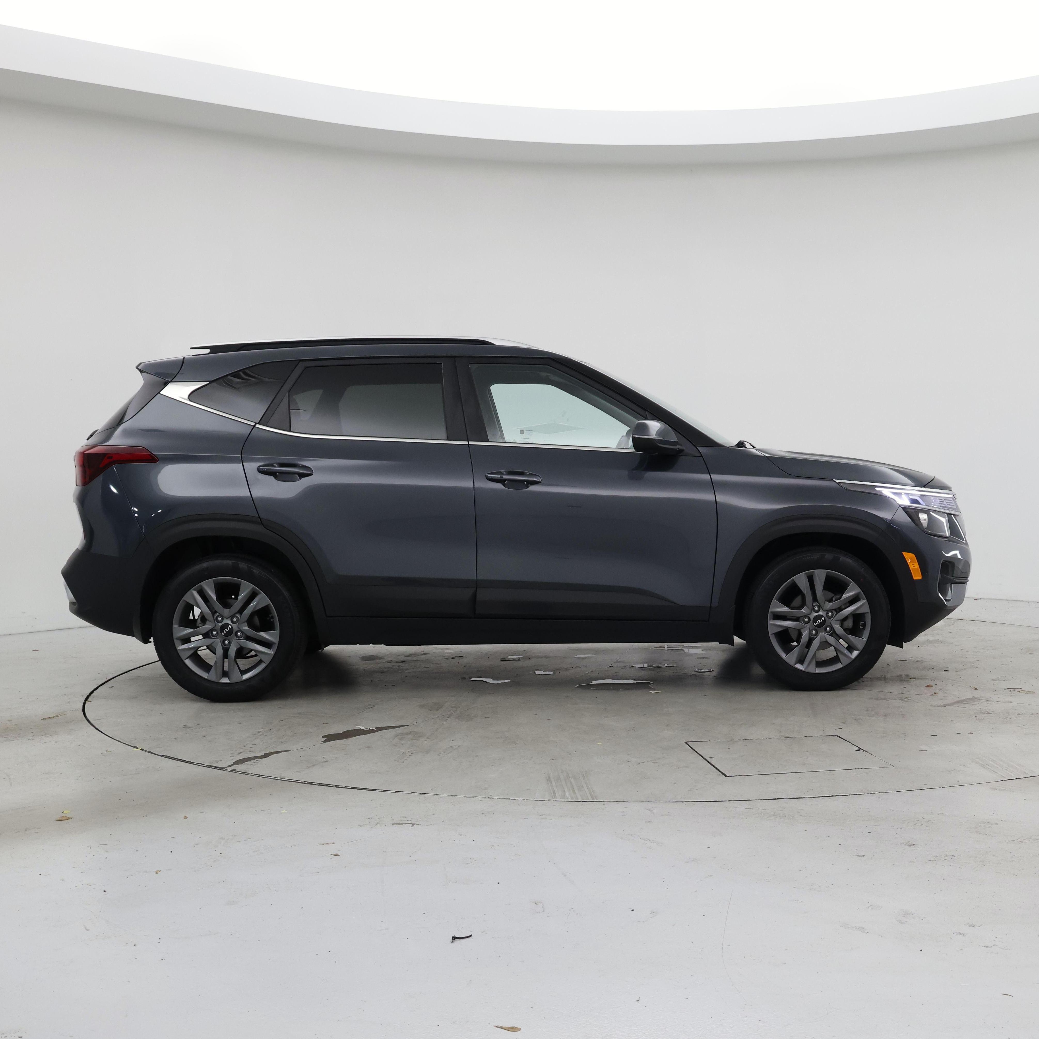Thumbnail: 2023 Kia Seltos - 7