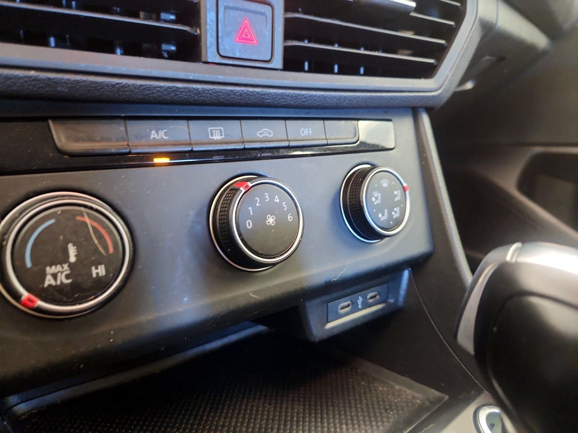 Thumbnail: 2021 Volkswagen Jetta - 16