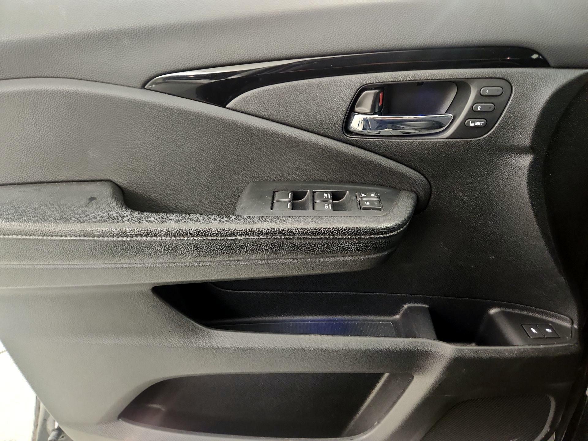 Thumbnail: 2016 Honda Pilot - 12
