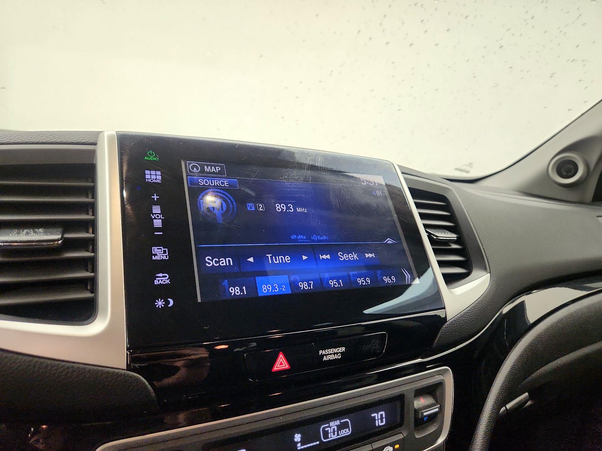 Thumbnail: 2016 Honda Pilot - 16
