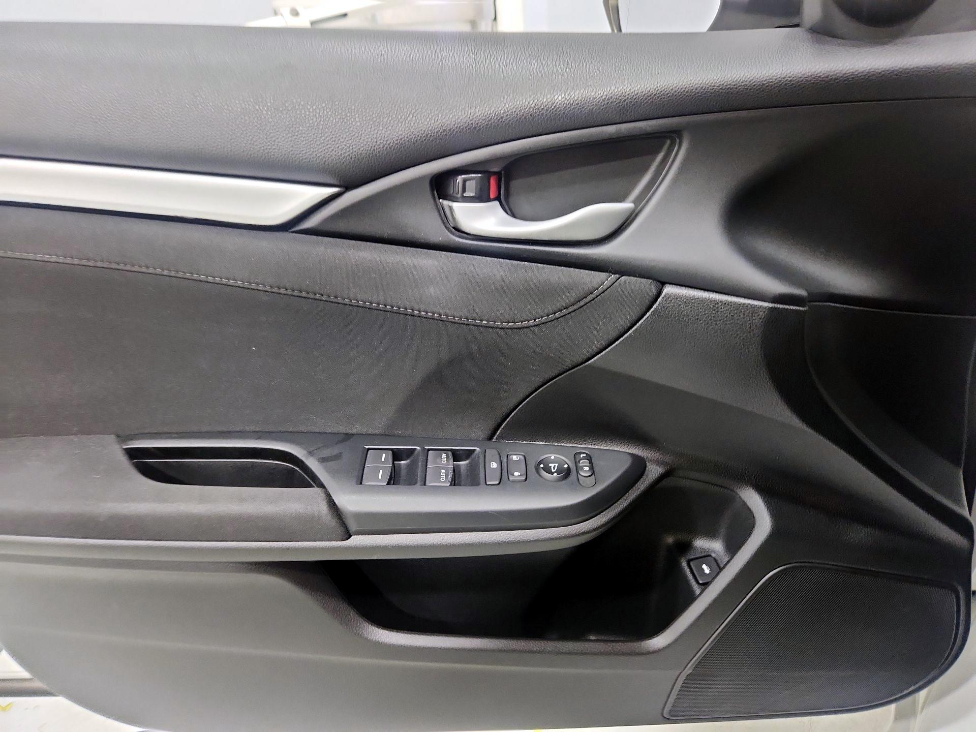 Thumbnail: 2016 Honda Civic - 12