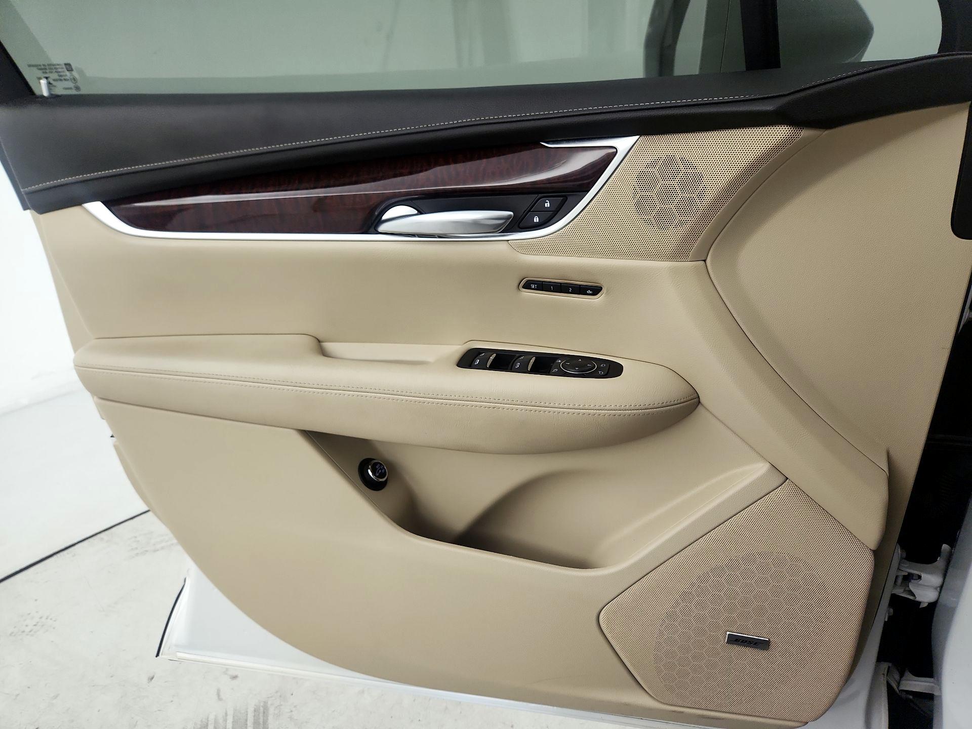 Thumbnail: 2019 Cadillac XT5 - 10