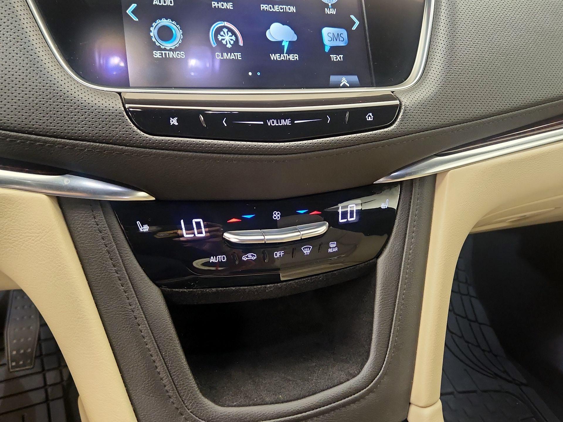Thumbnail: 2019 Cadillac XT5 - 14