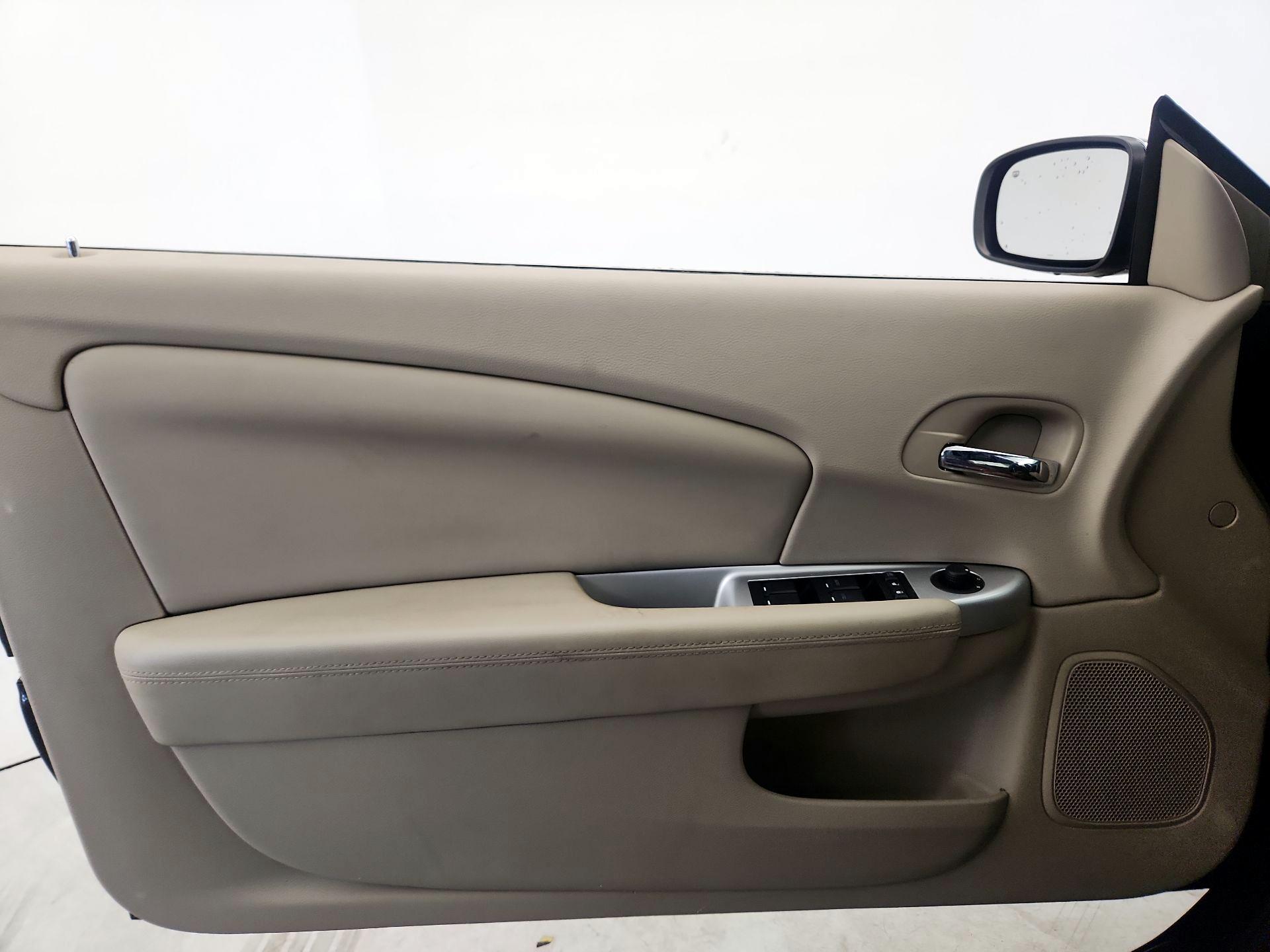 Thumbnail: 2014 Chrysler 200 - 12