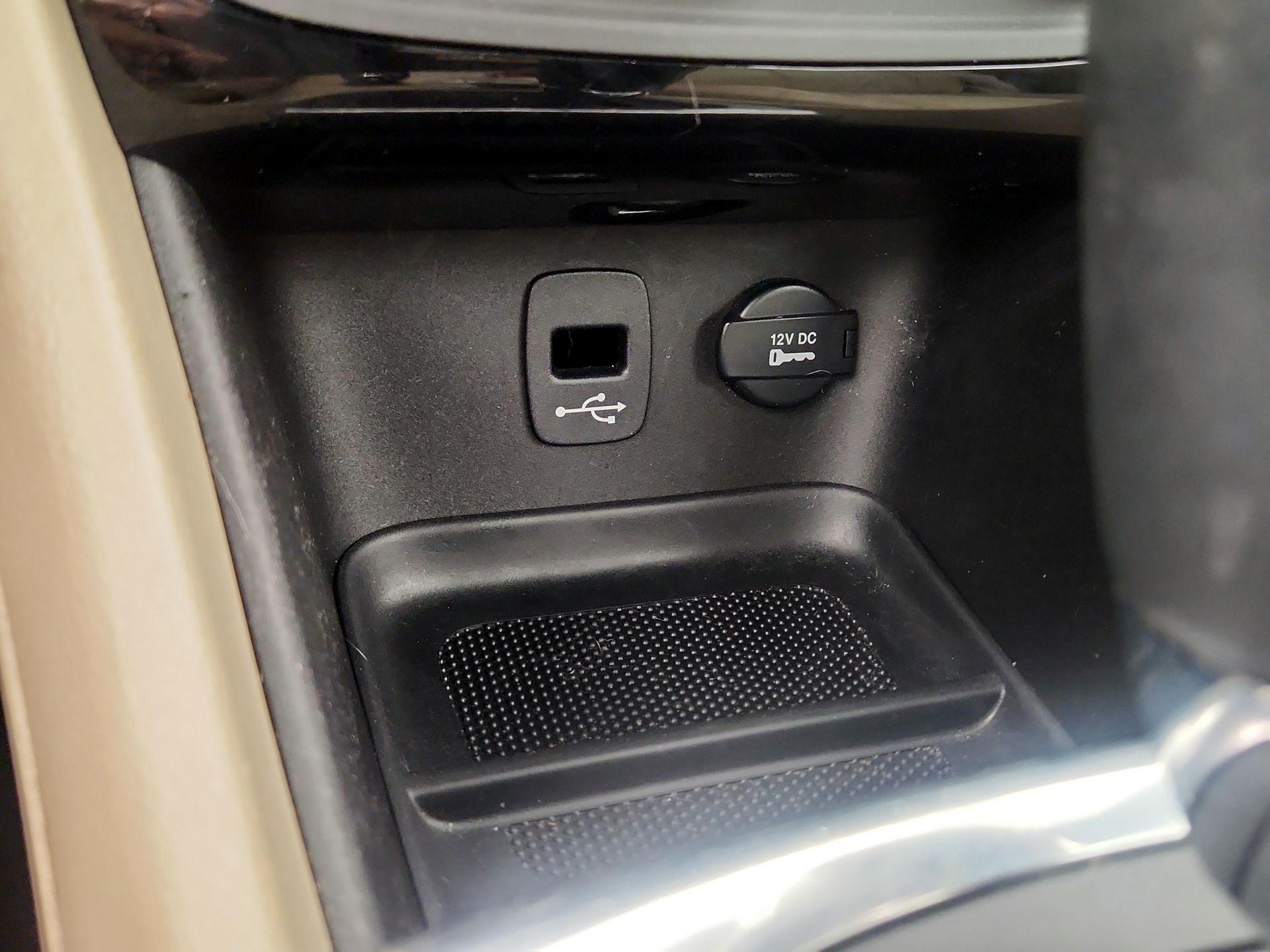 Thumbnail: 2014 Chrysler 200 - 16
