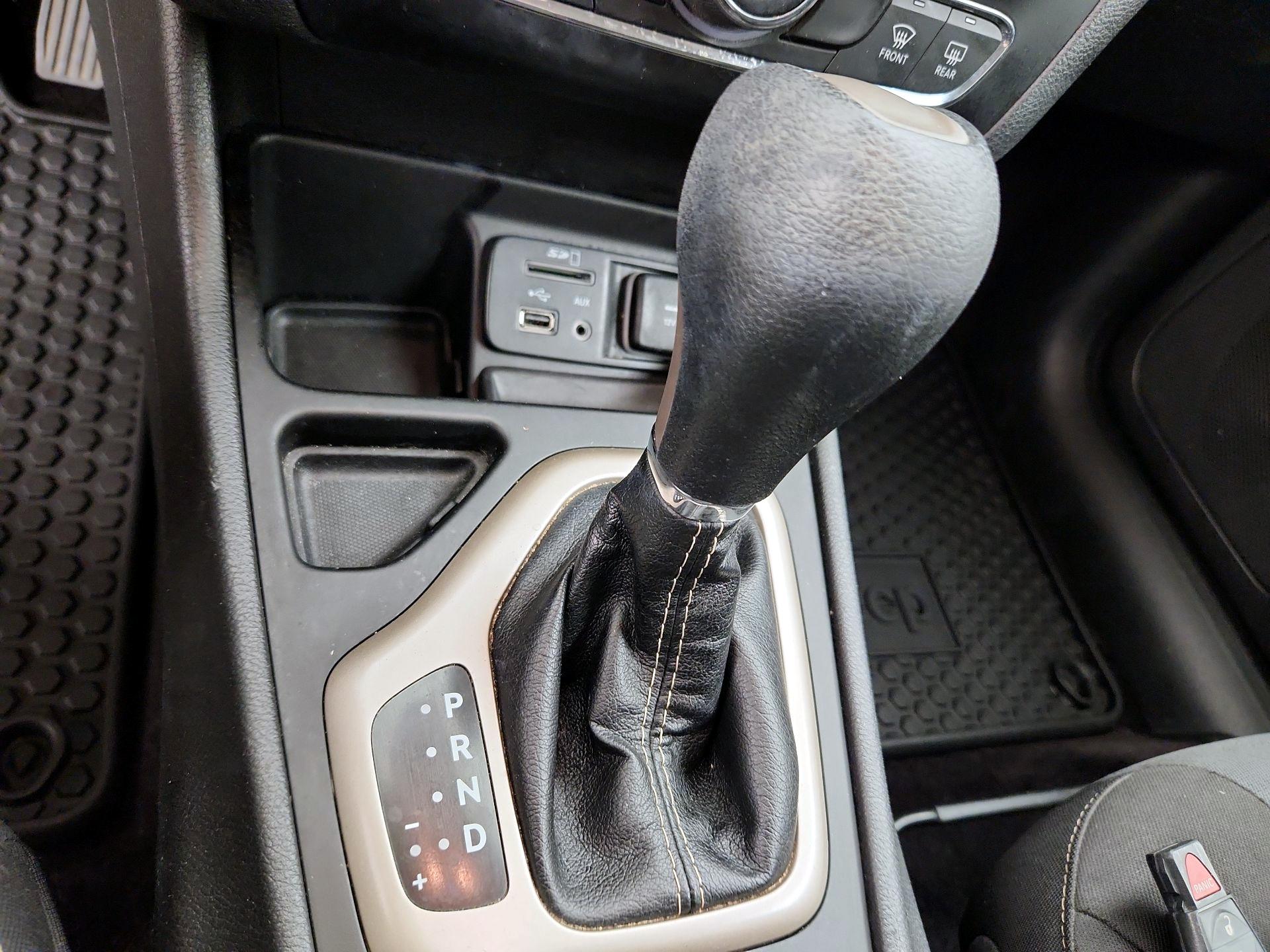 Thumbnail: 2017 Jeep Cherokee - 18