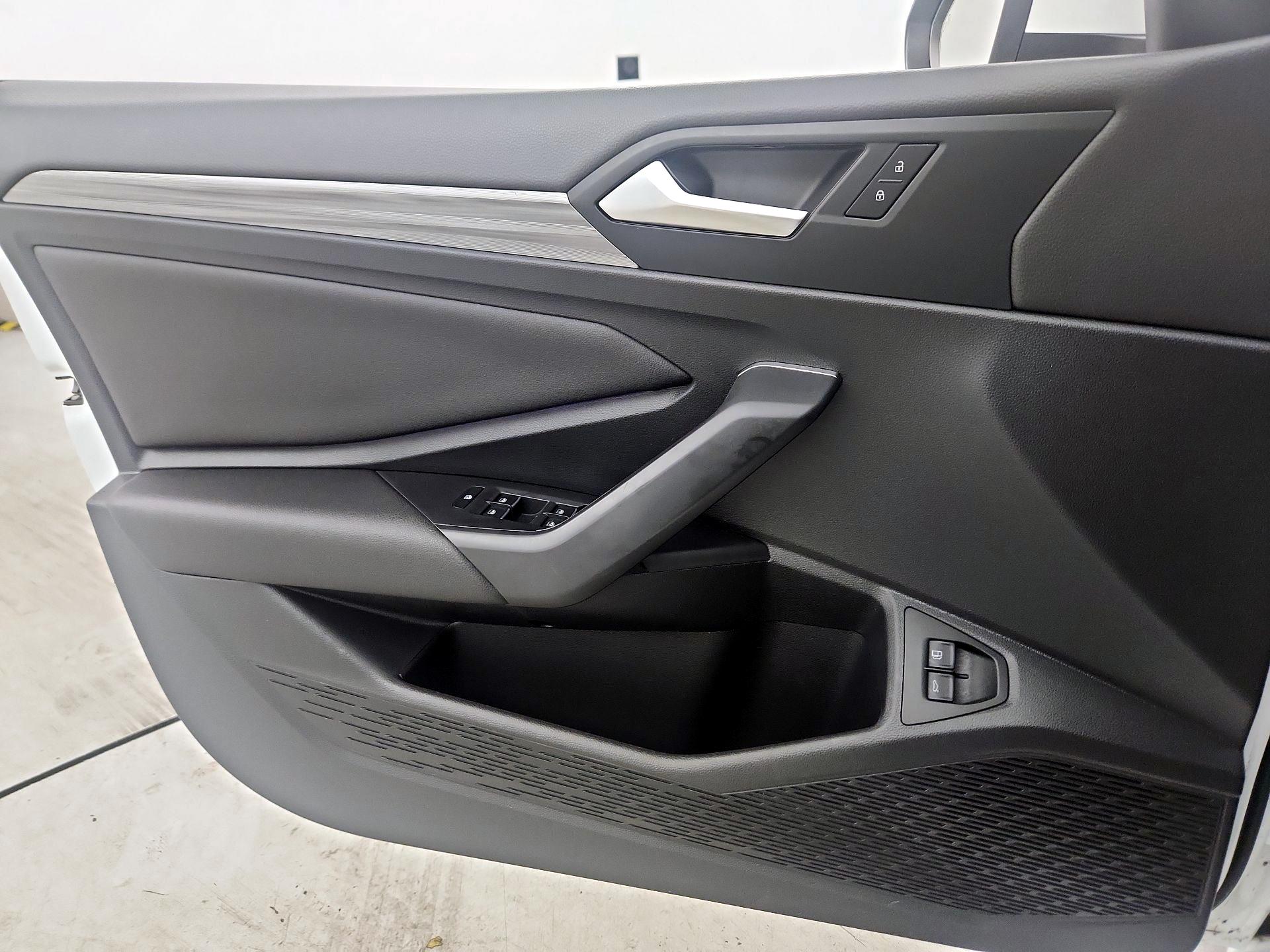 Thumbnail: 2021 Volkswagen Jetta - 12