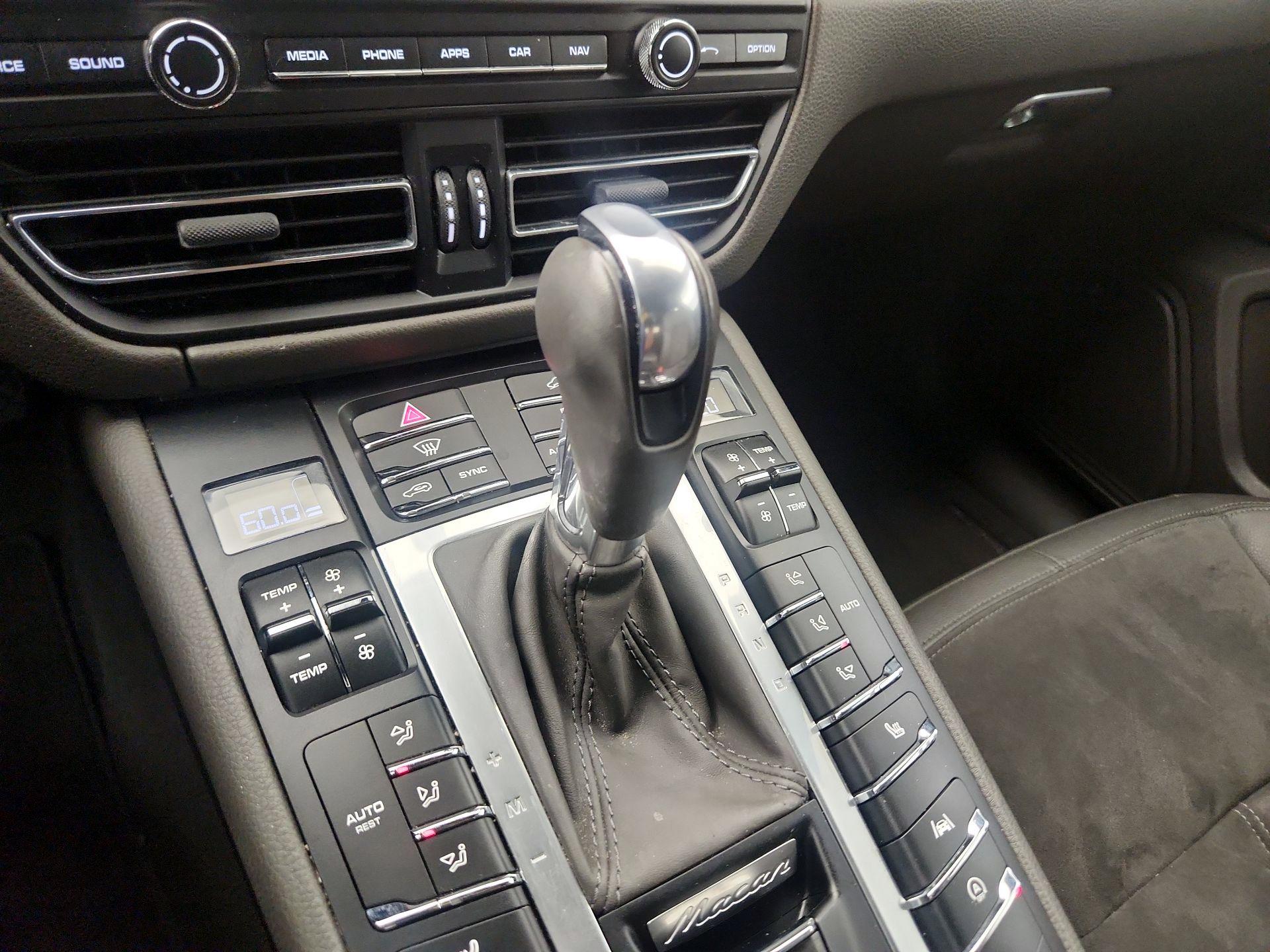 Thumbnail: 2019 Porsche Macan - 15