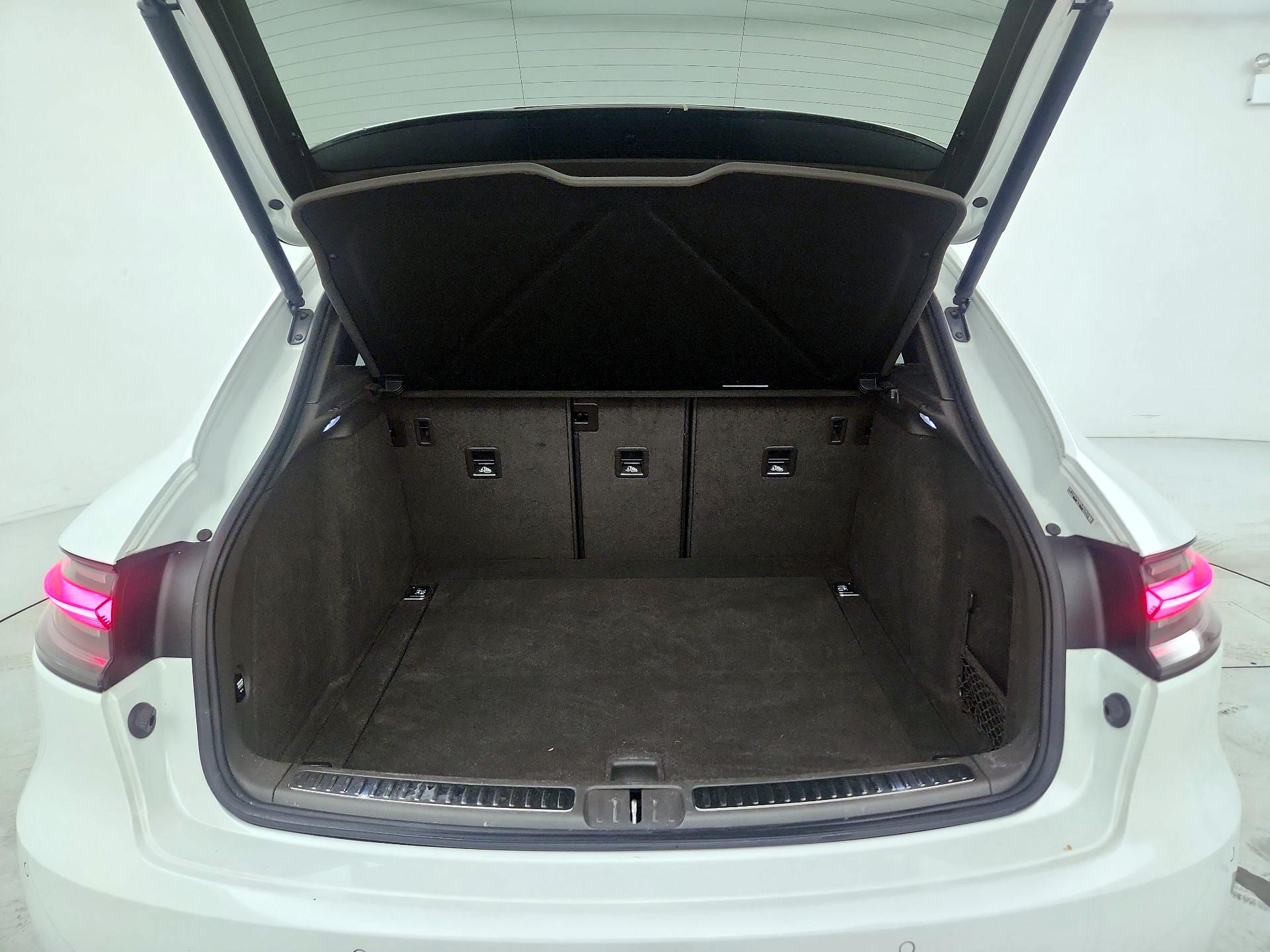 Thumbnail: 2019 Porsche Macan - 17
