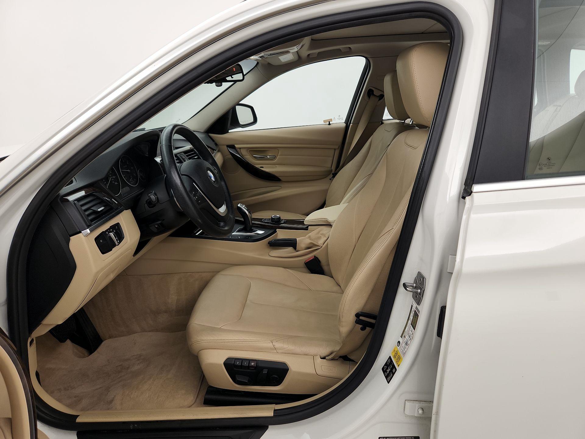 Thumbnail: 2015 BMW 3 Series - 11