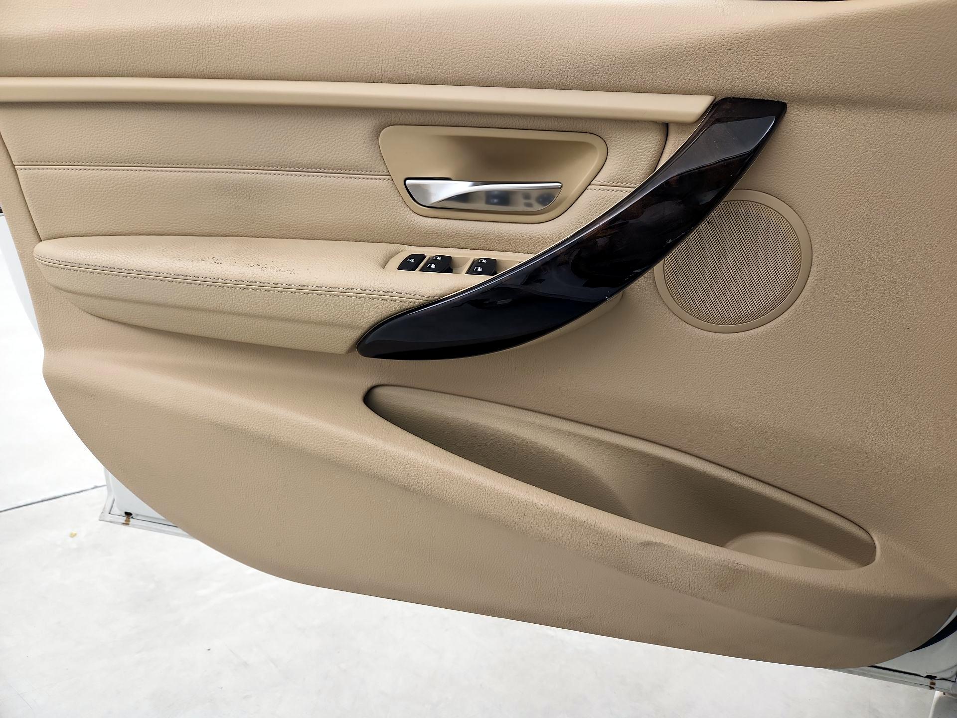 Thumbnail: 2015 BMW 3 Series - 12