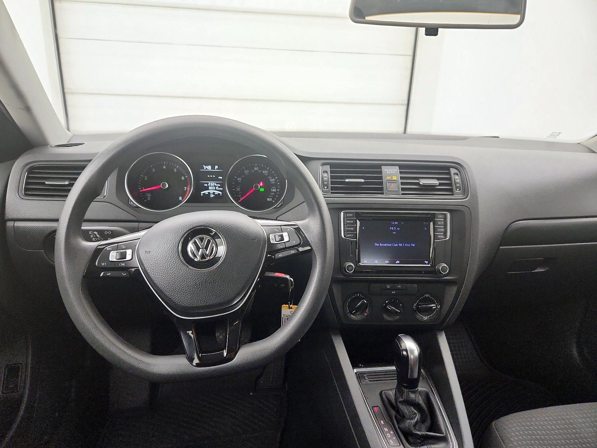 Thumbnail: 2016 Volkswagen Jetta - 9