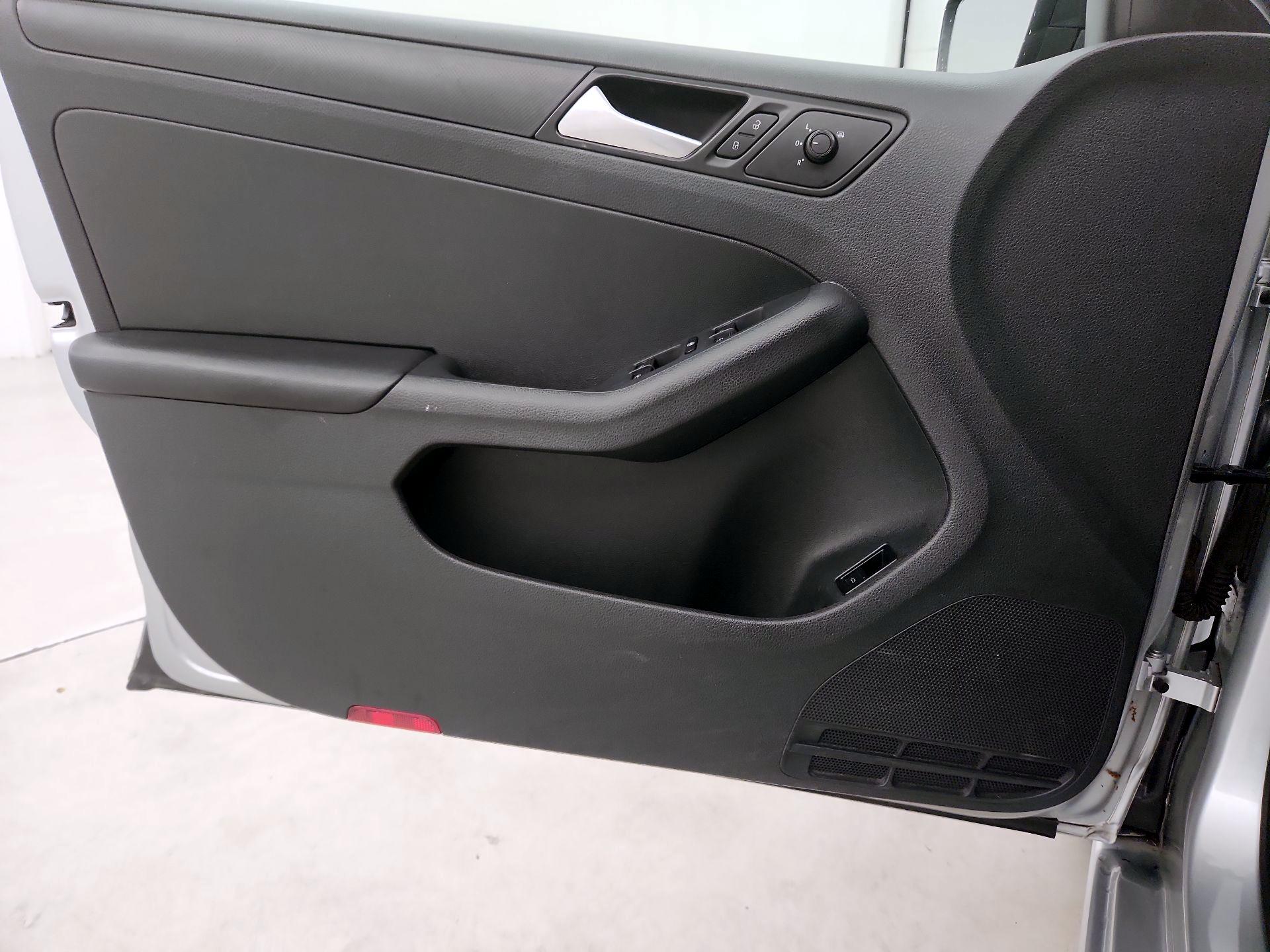 Thumbnail: 2016 Volkswagen Jetta - 12
