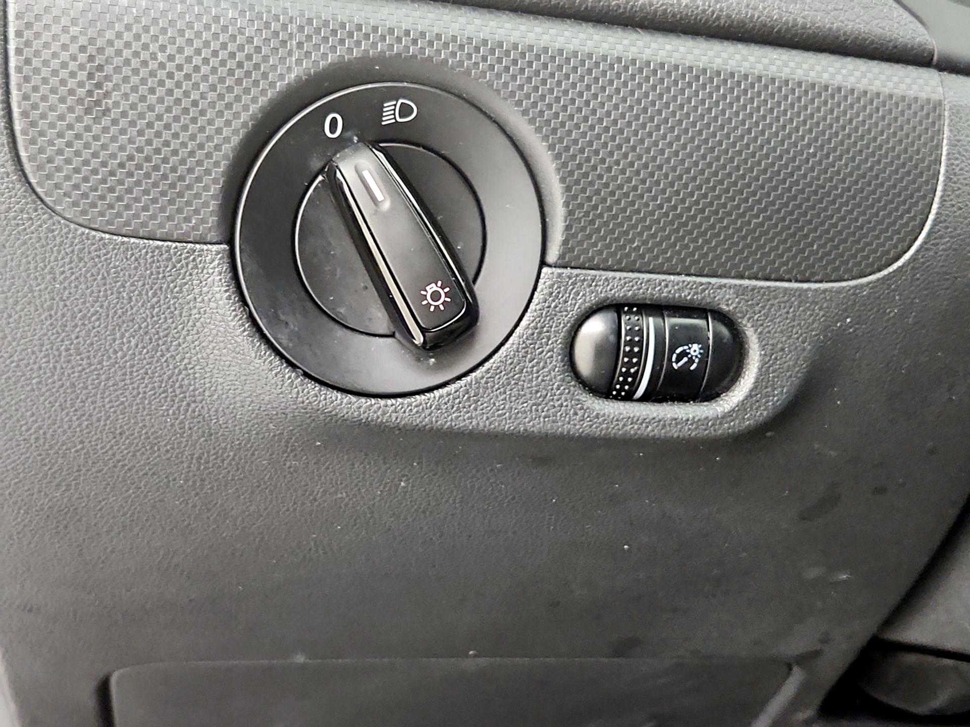 Thumbnail: 2016 Volkswagen Jetta - 13