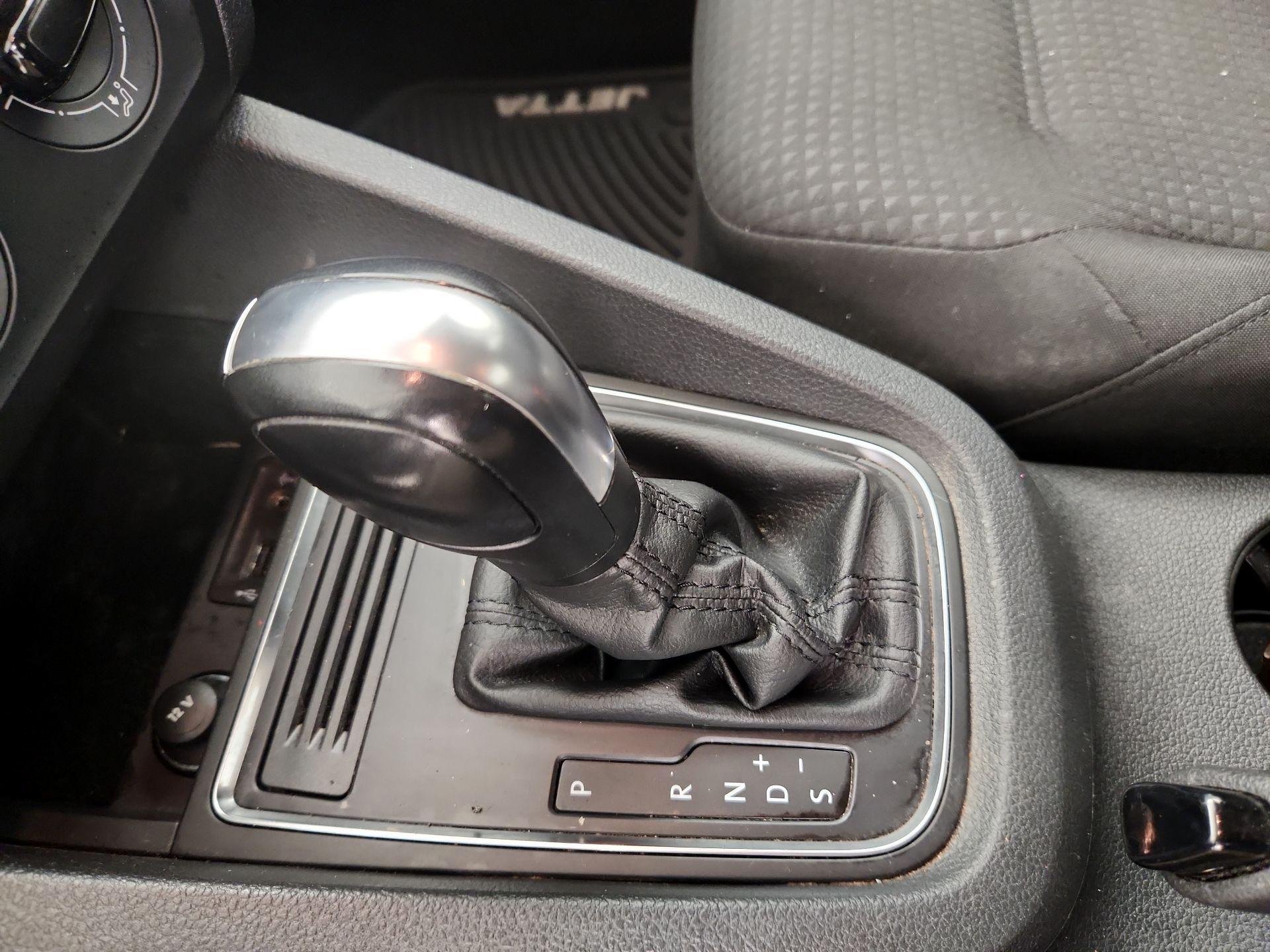 Thumbnail: 2016 Volkswagen Jetta - 17