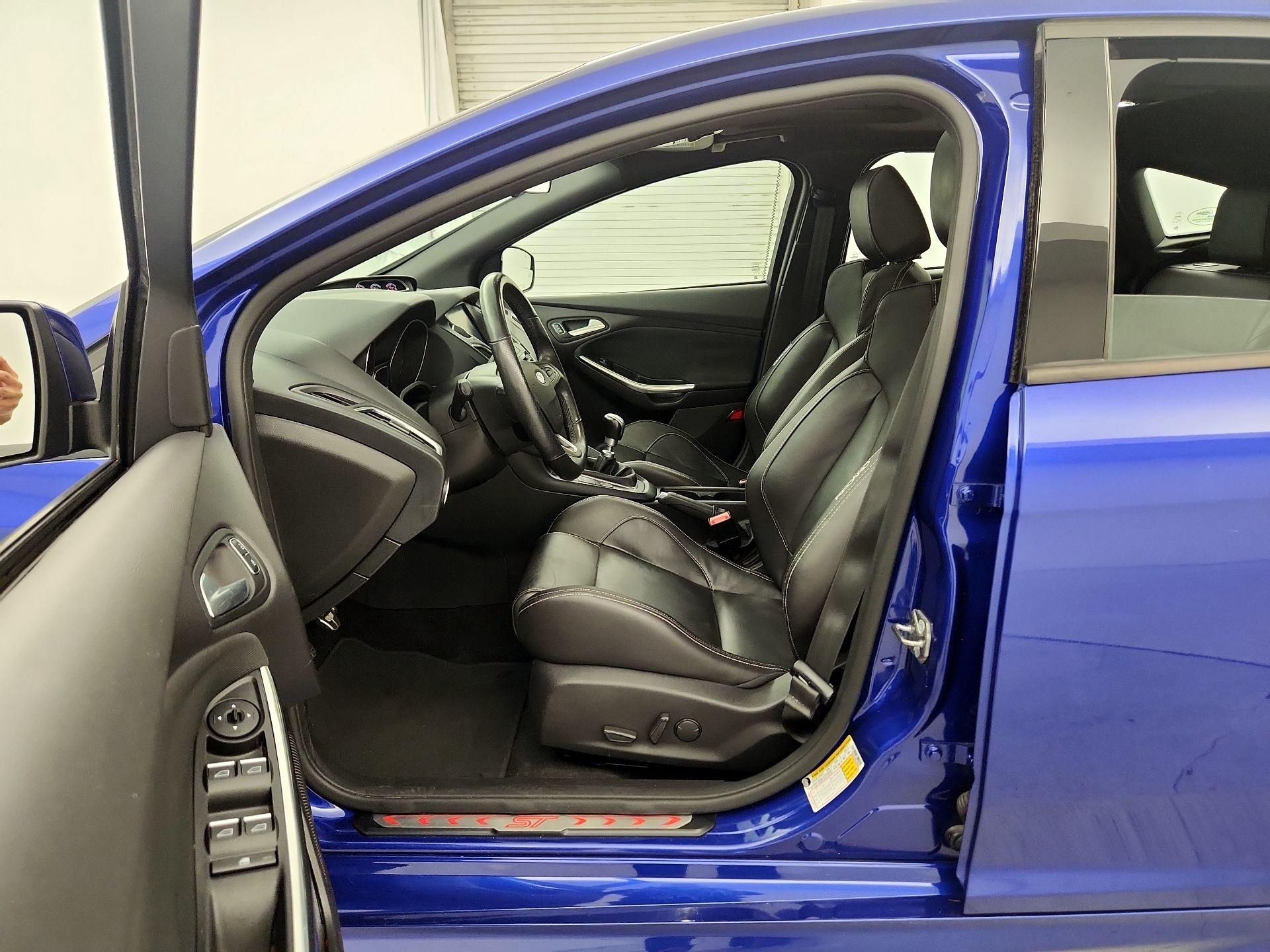 Thumbnail: 2015 Ford Focus - 9