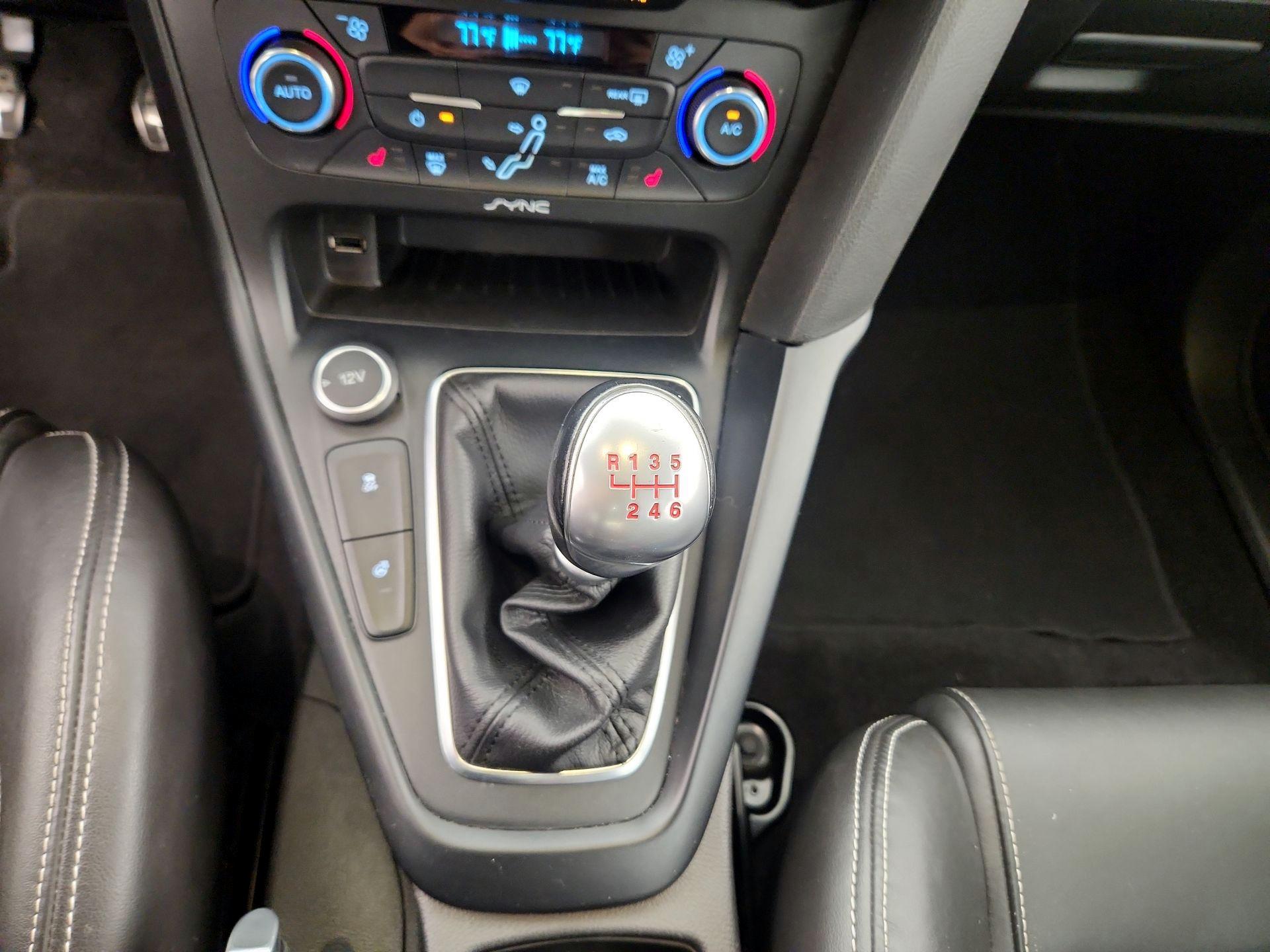 Thumbnail: 2015 Ford Focus - 16