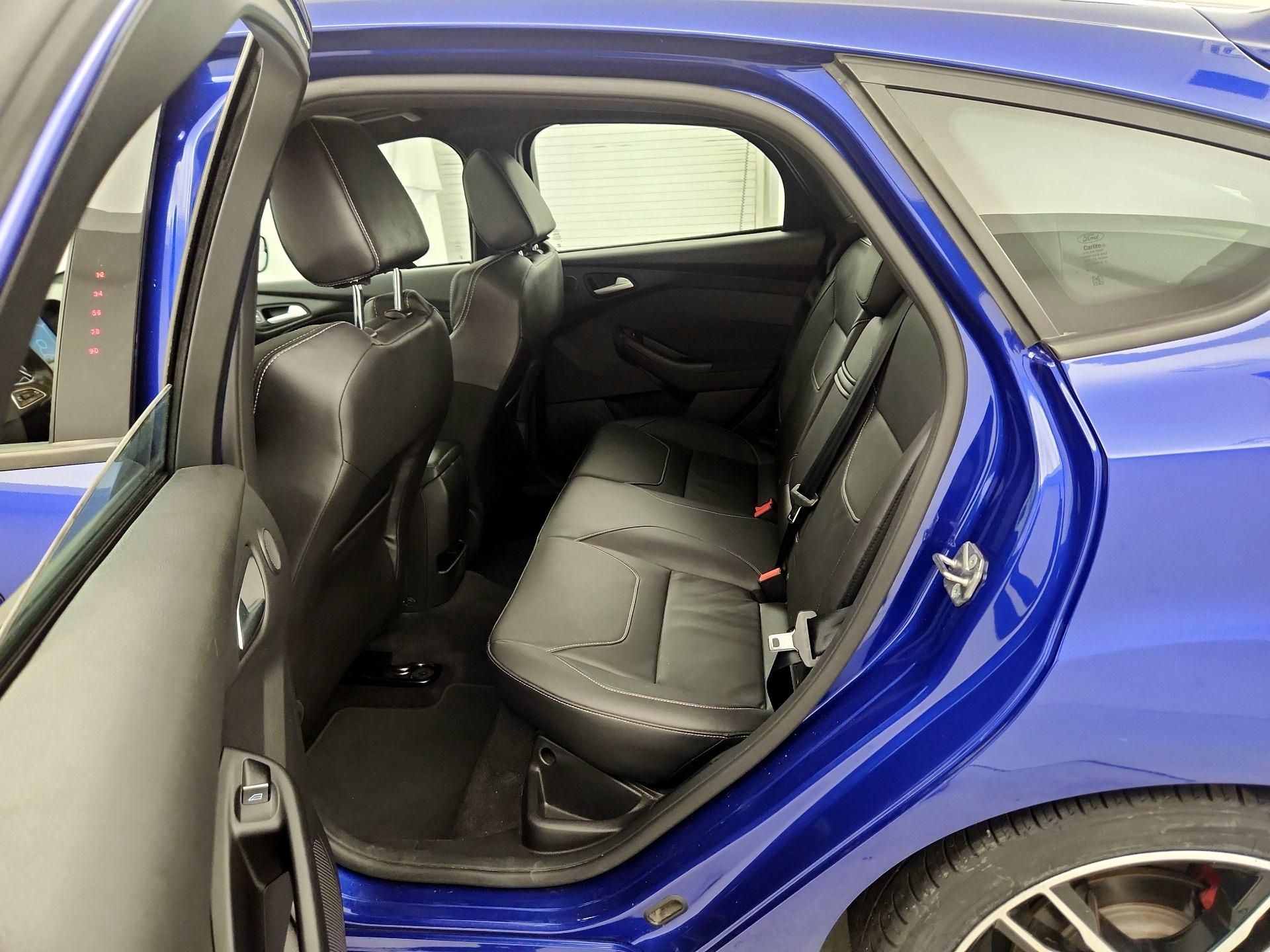 Thumbnail: 2015 Ford Focus - 19
