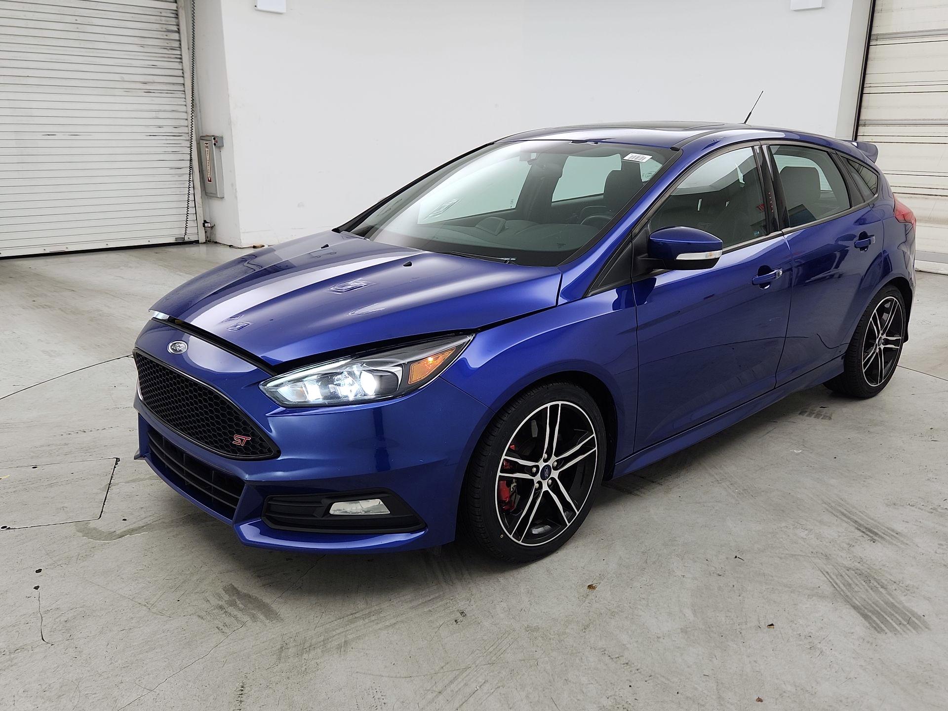 Thumbnail: 2015 Ford Focus - 3
