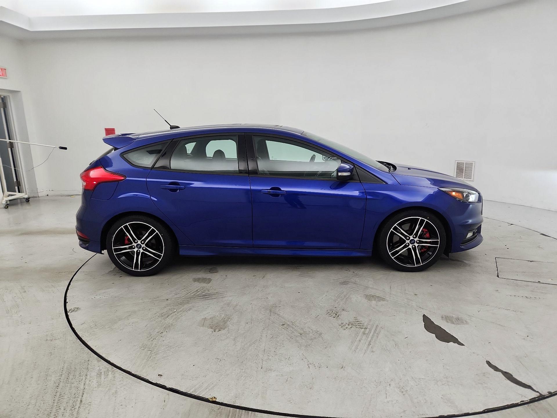 Thumbnail: 2015 Ford Focus - 4
