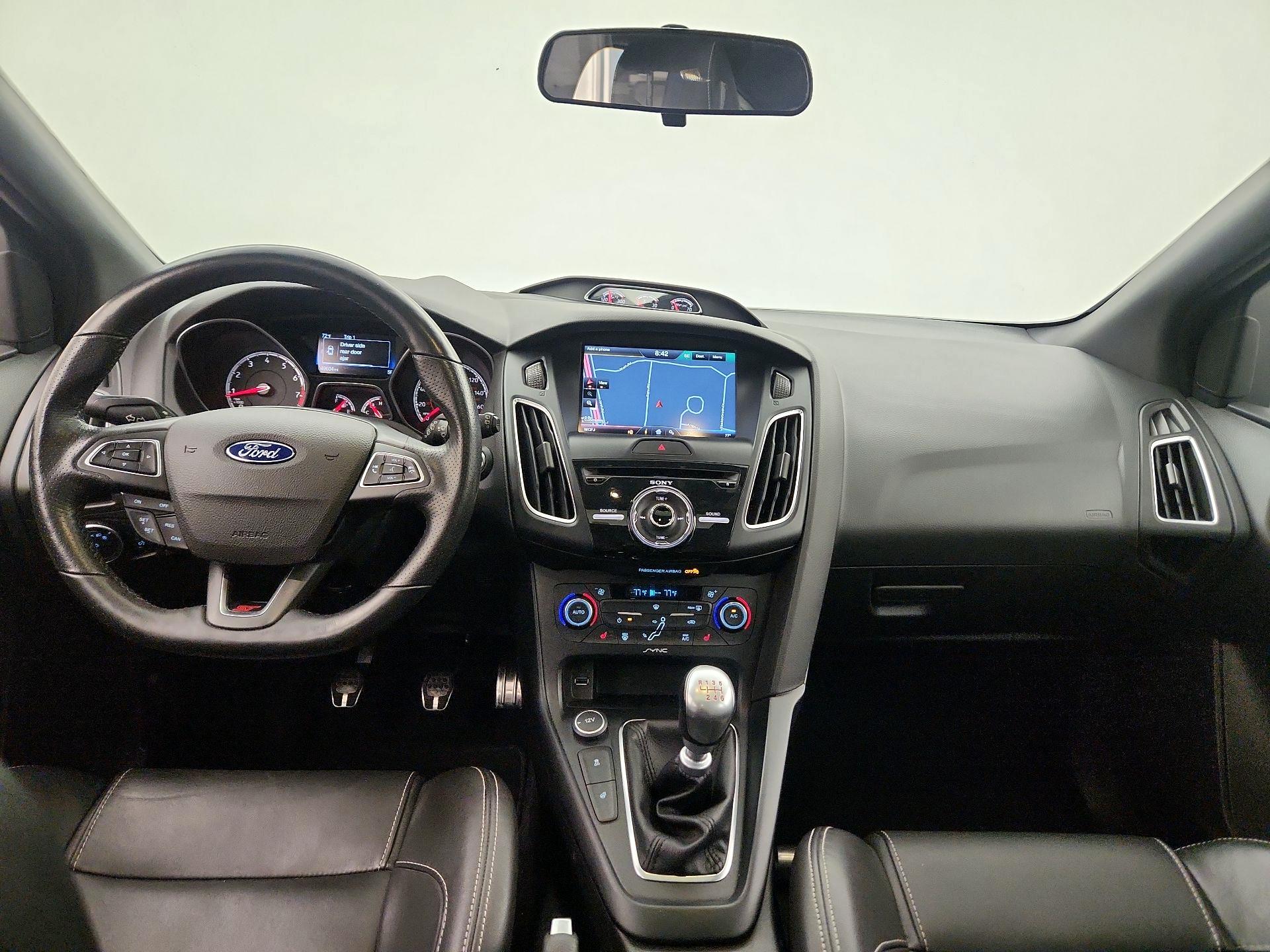 Thumbnail: 2015 Ford Focus - 8