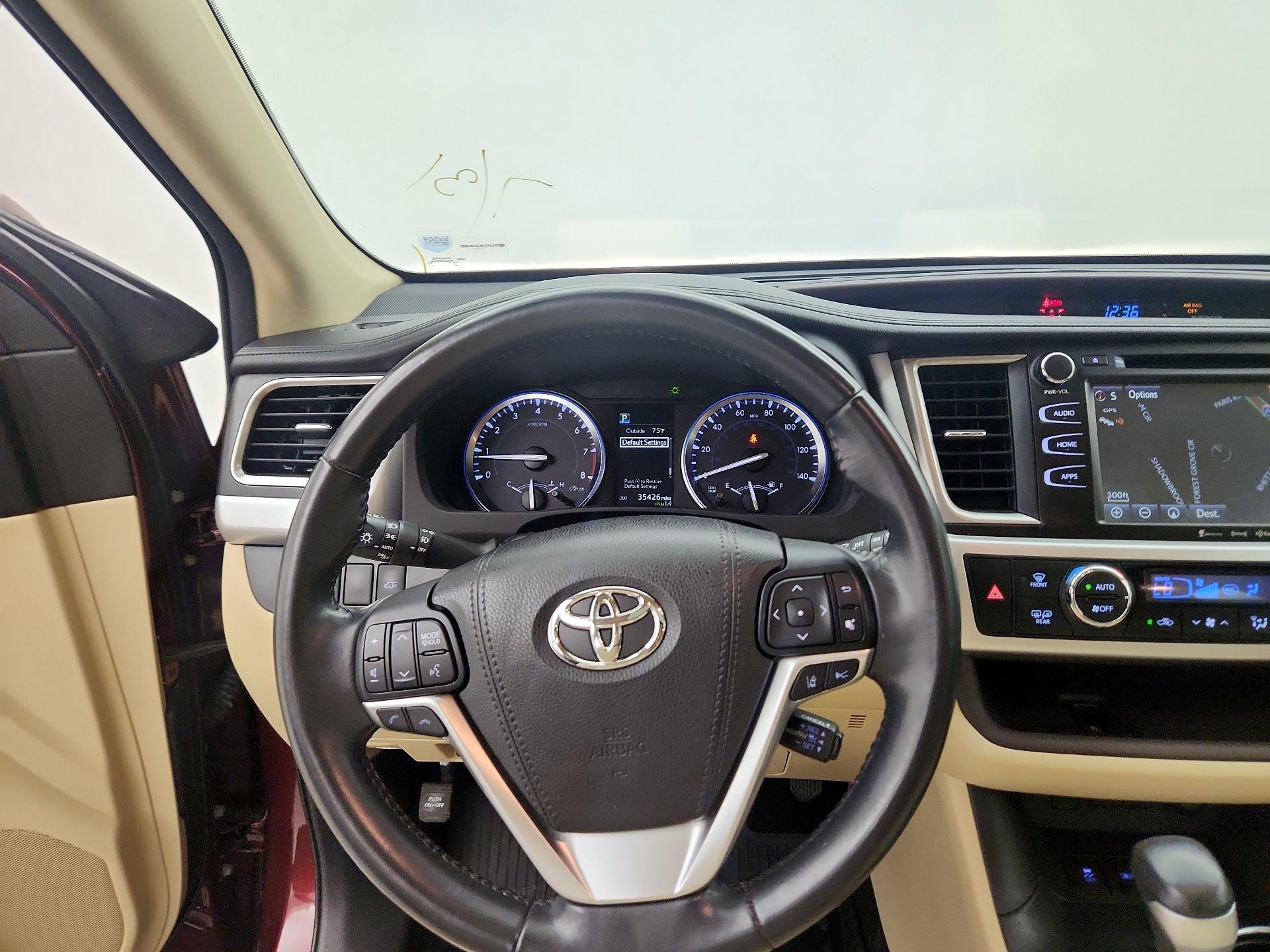 Thumbnail: 2017 Toyota Highlander - 10