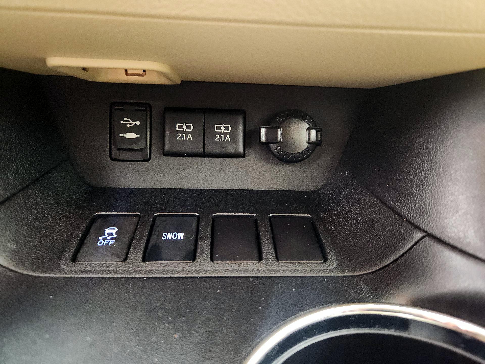 Thumbnail: 2017 Toyota Highlander - 19