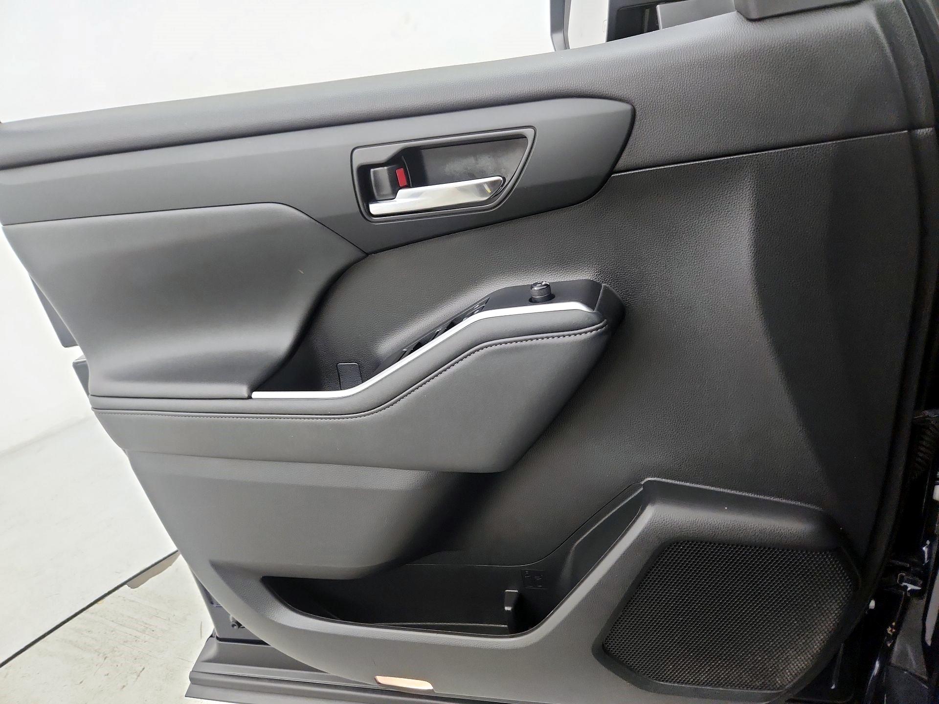 Thumbnail: 2021 Toyota Highlander - 12