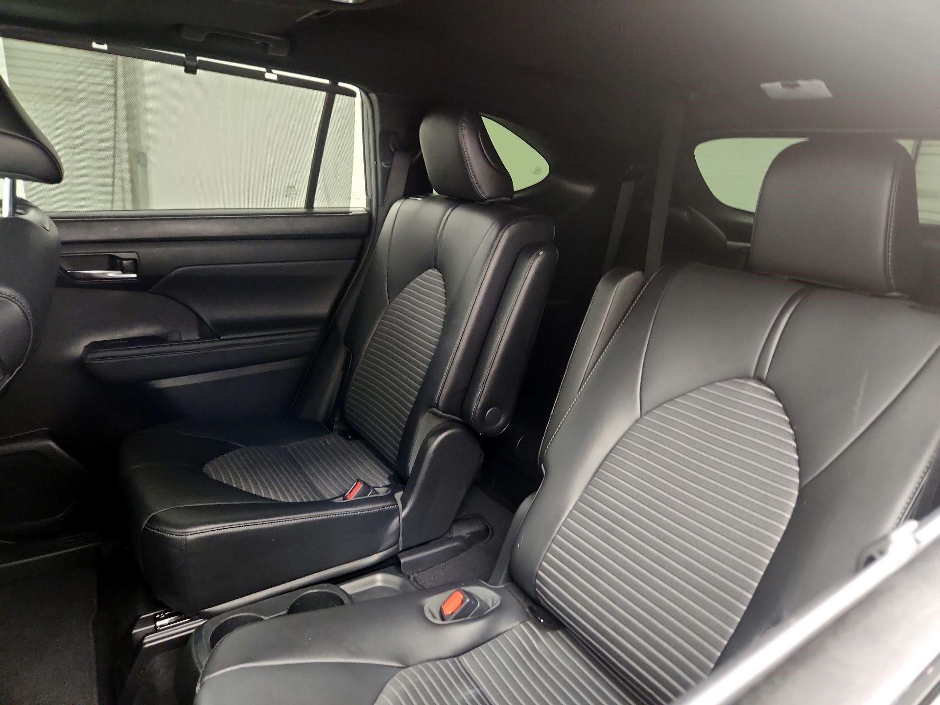 Thumbnail: 2021 Toyota Highlander - 20