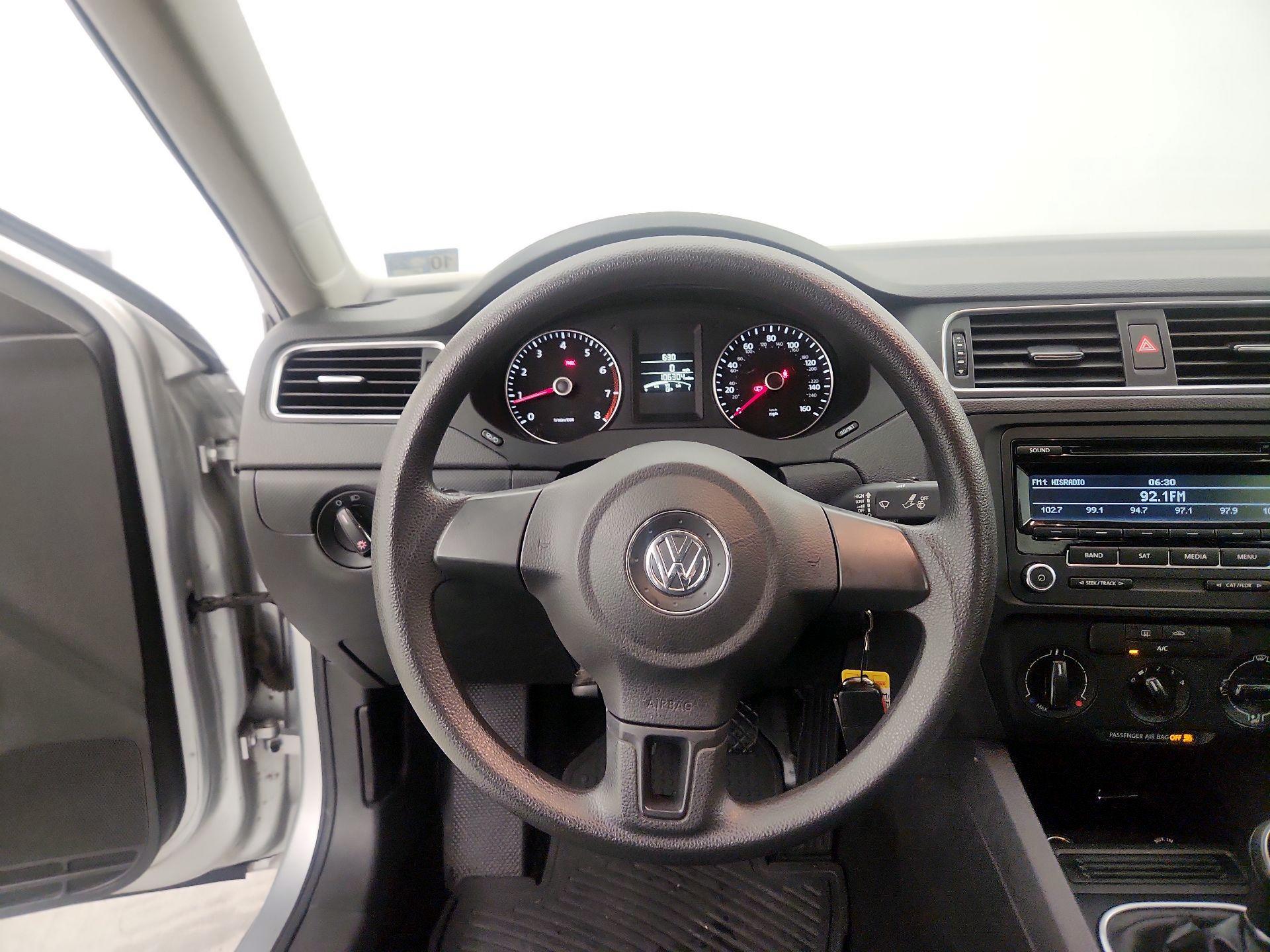 Thumbnail: 2014 Volkswagen Jetta - 10