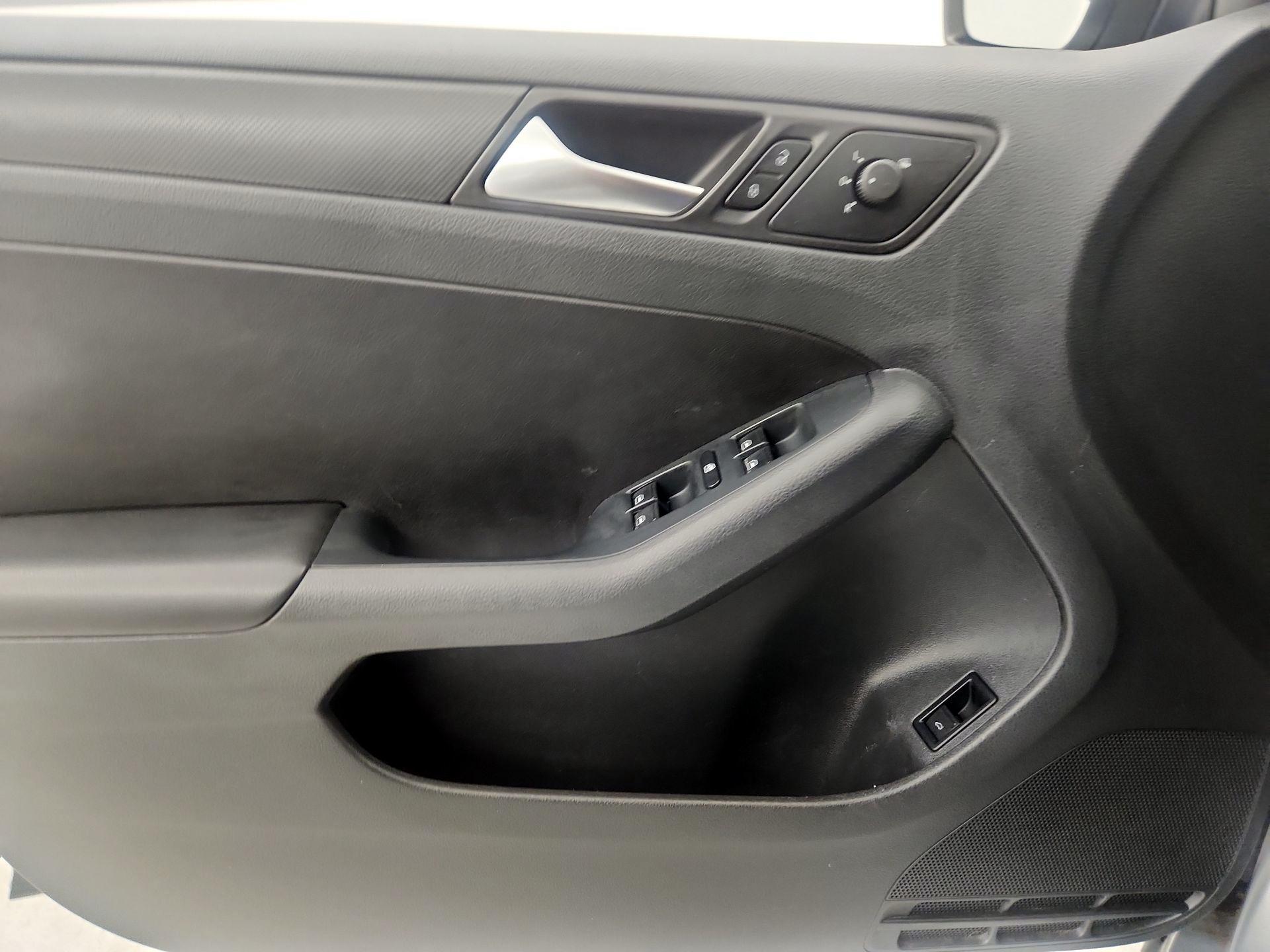 Thumbnail: 2014 Volkswagen Jetta - 12