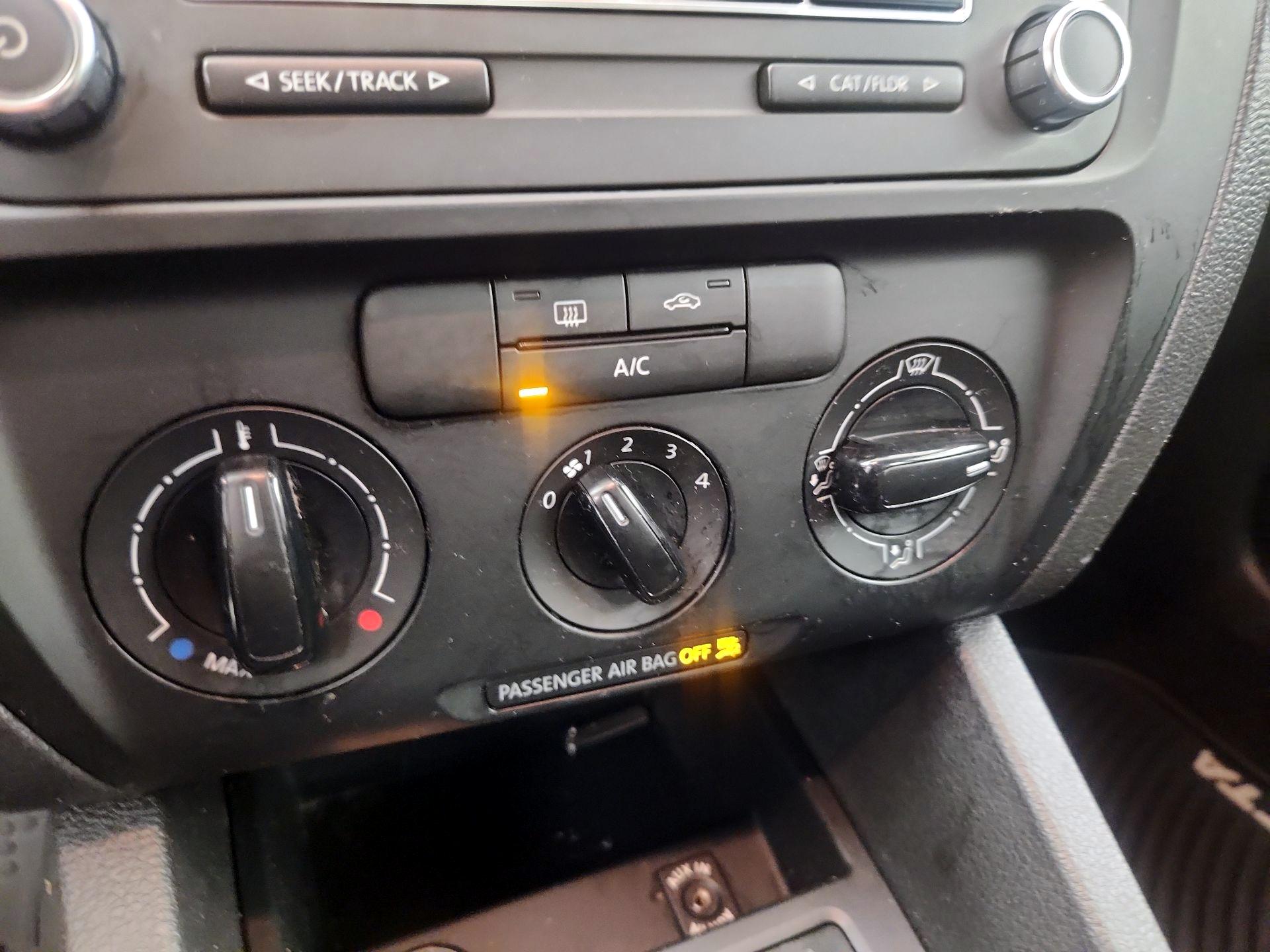 Thumbnail: 2014 Volkswagen Jetta - 15