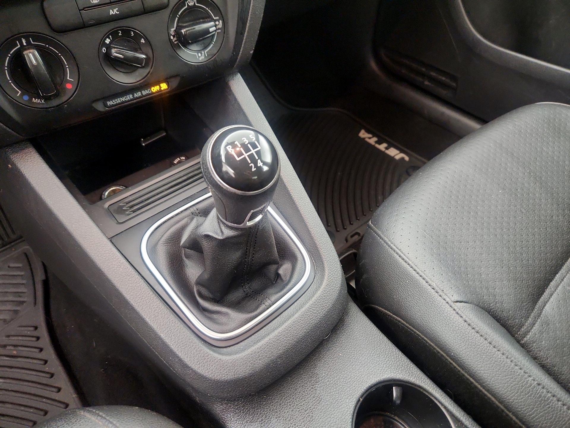 Thumbnail: 2014 Volkswagen Jetta - 16