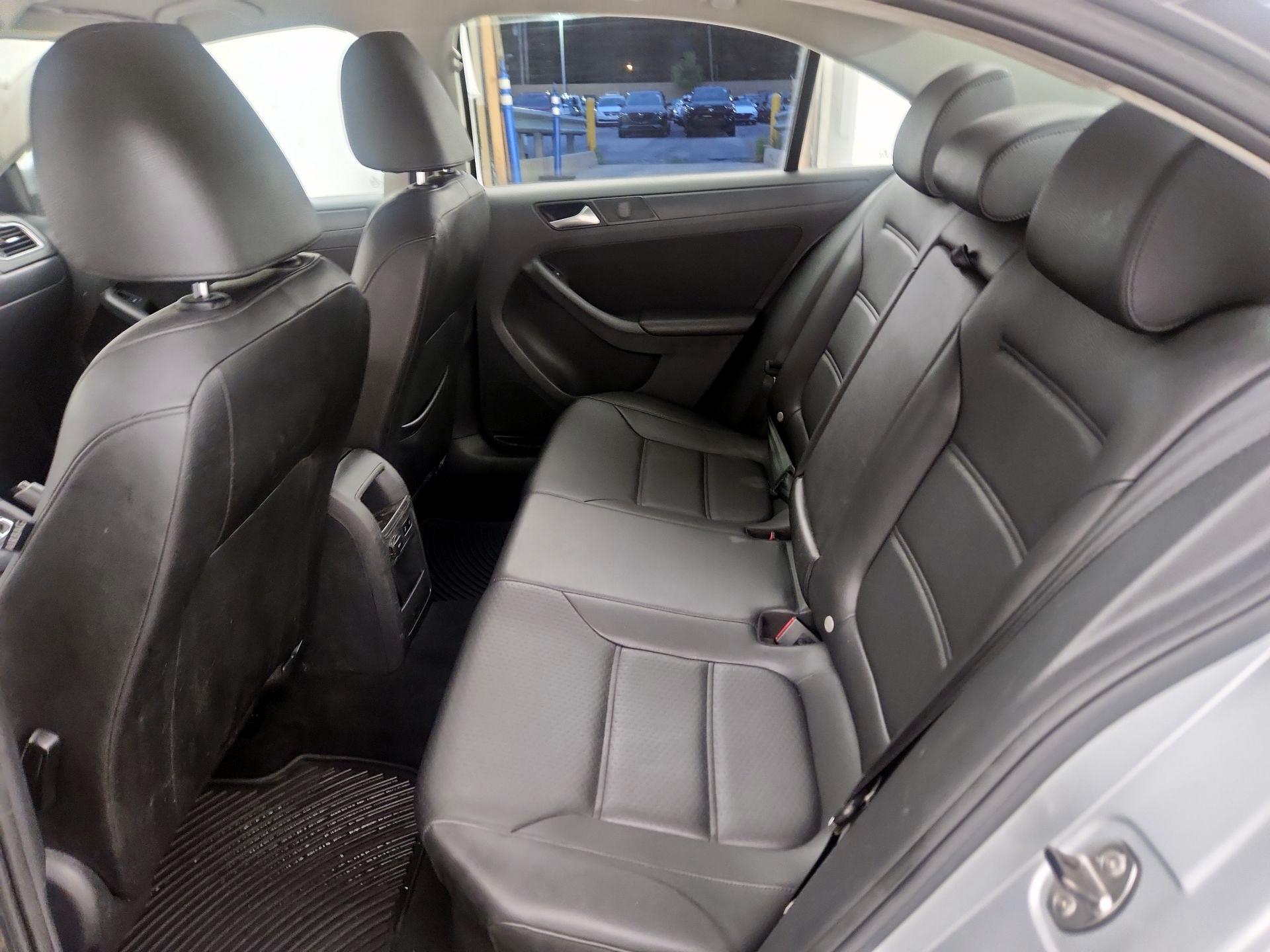 Thumbnail: 2014 Volkswagen Jetta - 18