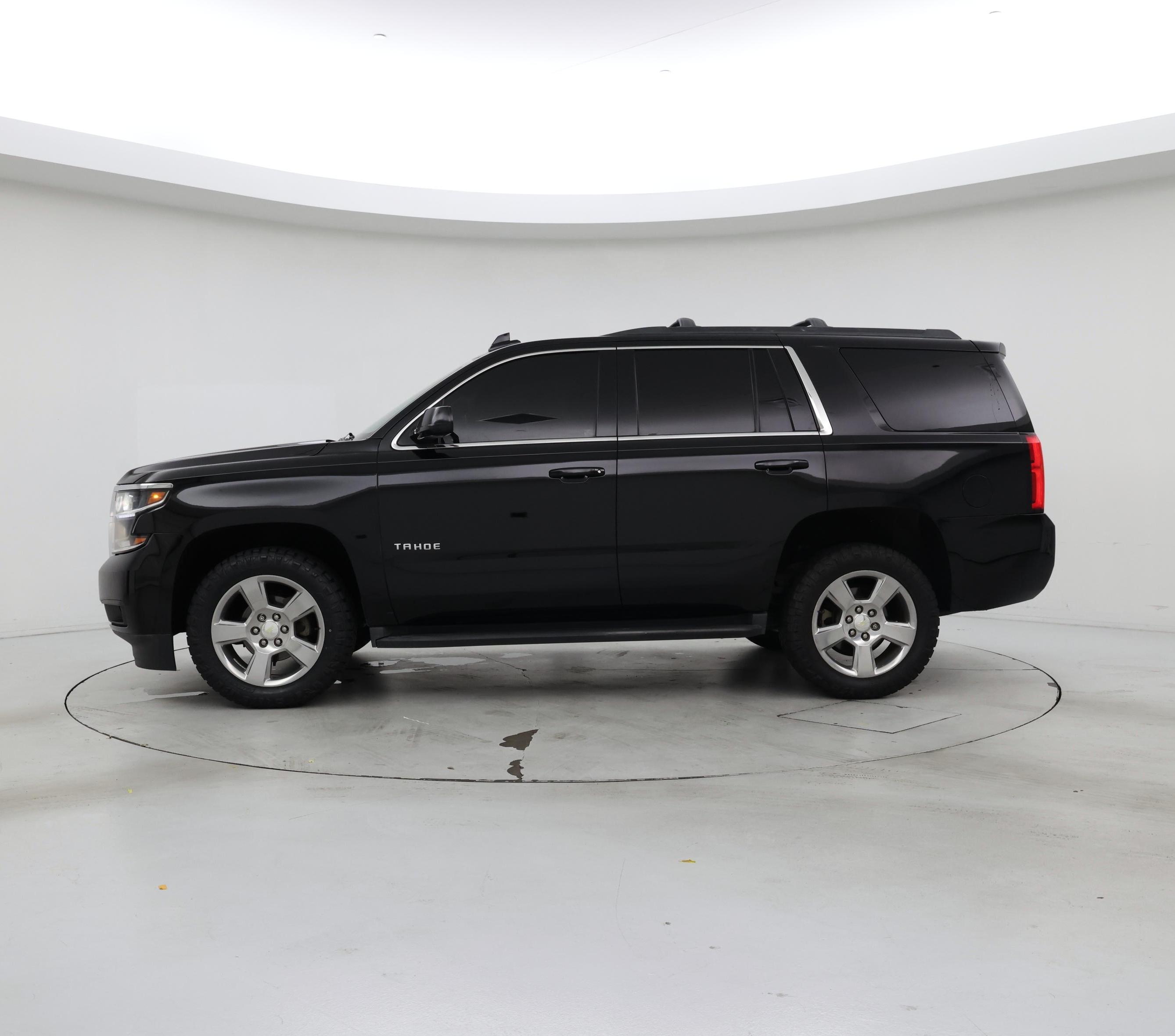 Thumbnail: 2017 Chevrolet Tahoe - 3