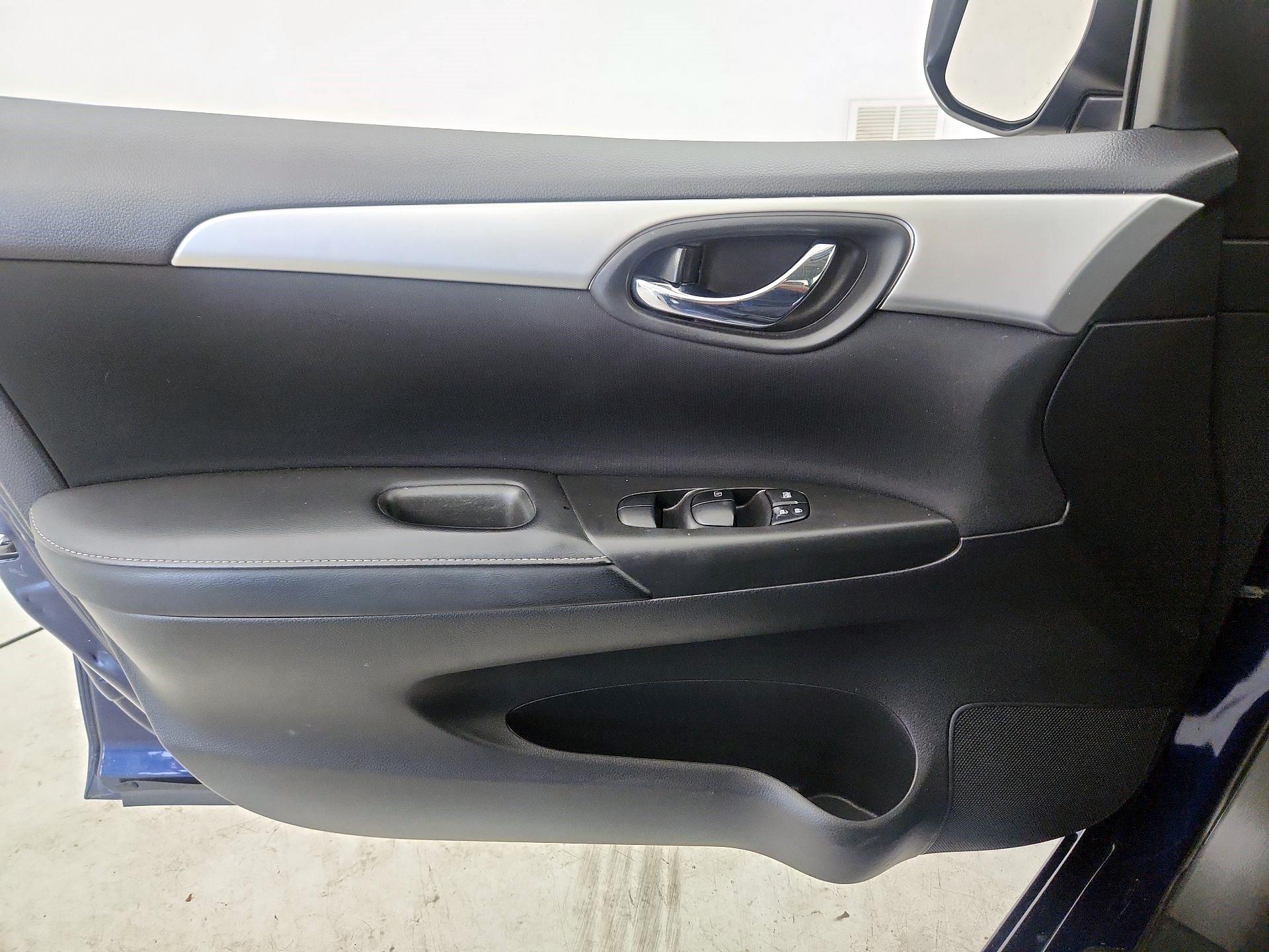 Thumbnail: 2019 Nissan Sentra - 12