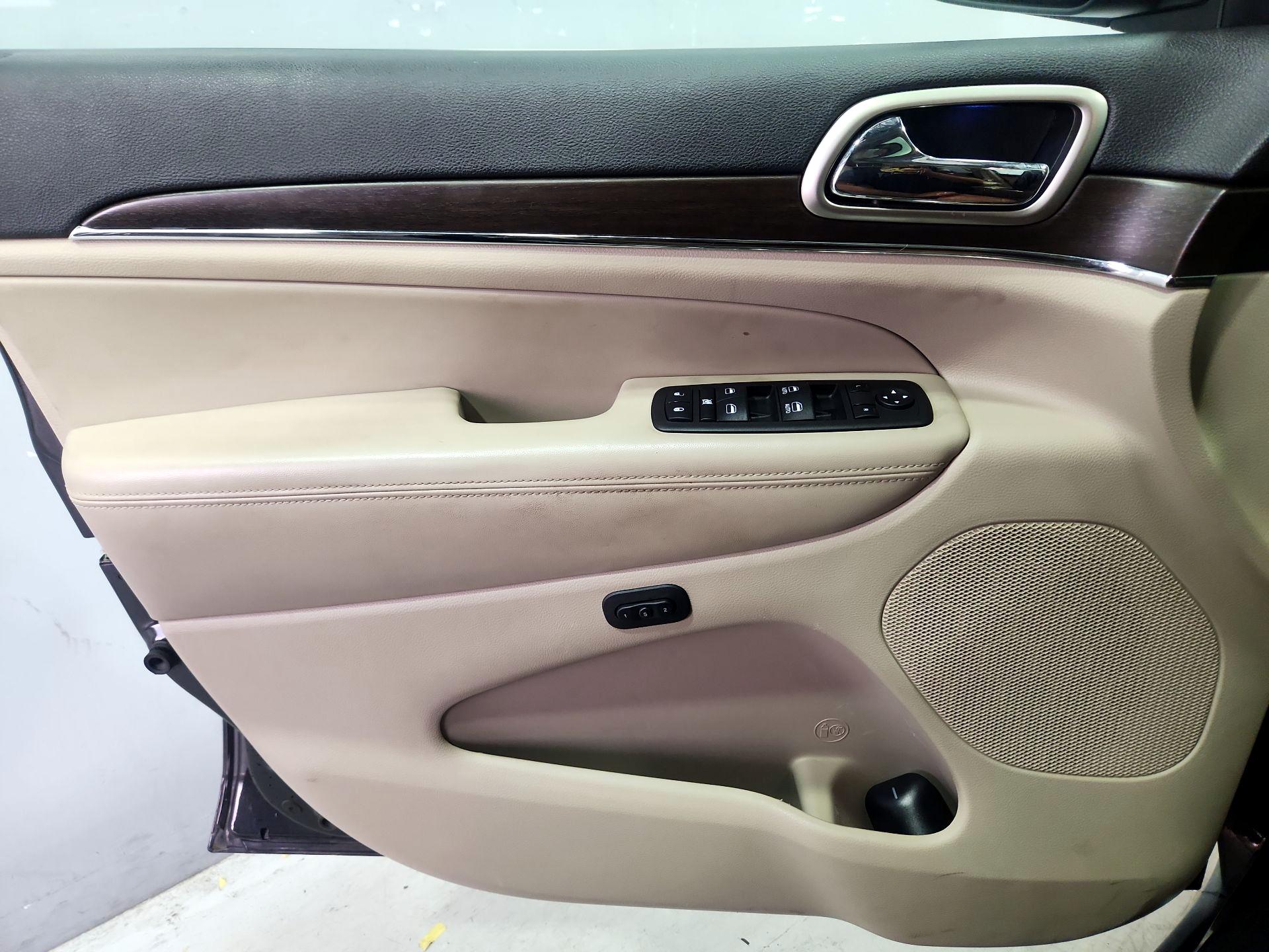 Thumbnail: 2016 Jeep Grand Cherokee - 12