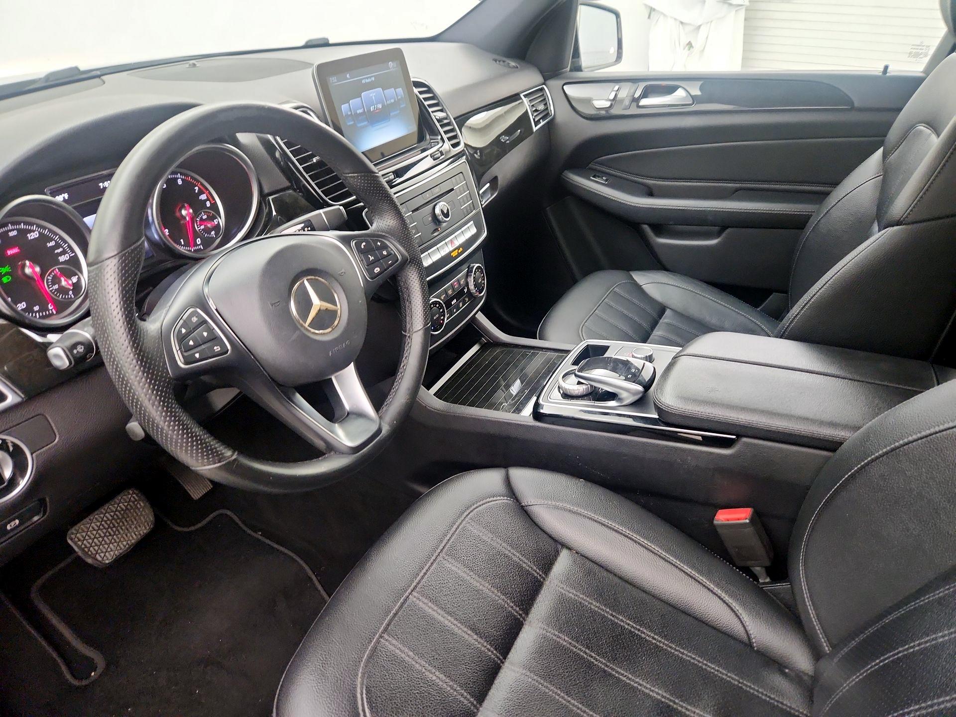 Thumbnail: 2016 Mercedes-Benz GLE - 9