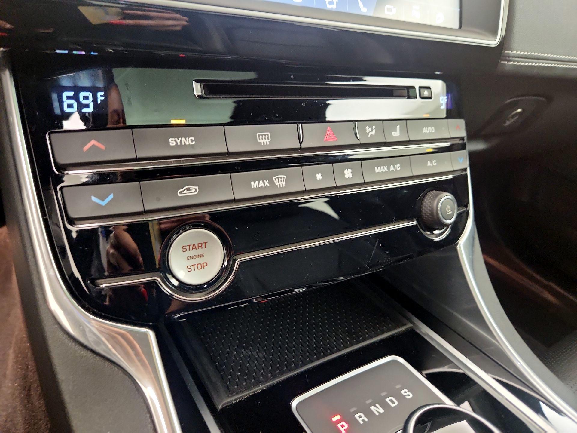 Thumbnail: 2017 Jaguar XE - 15