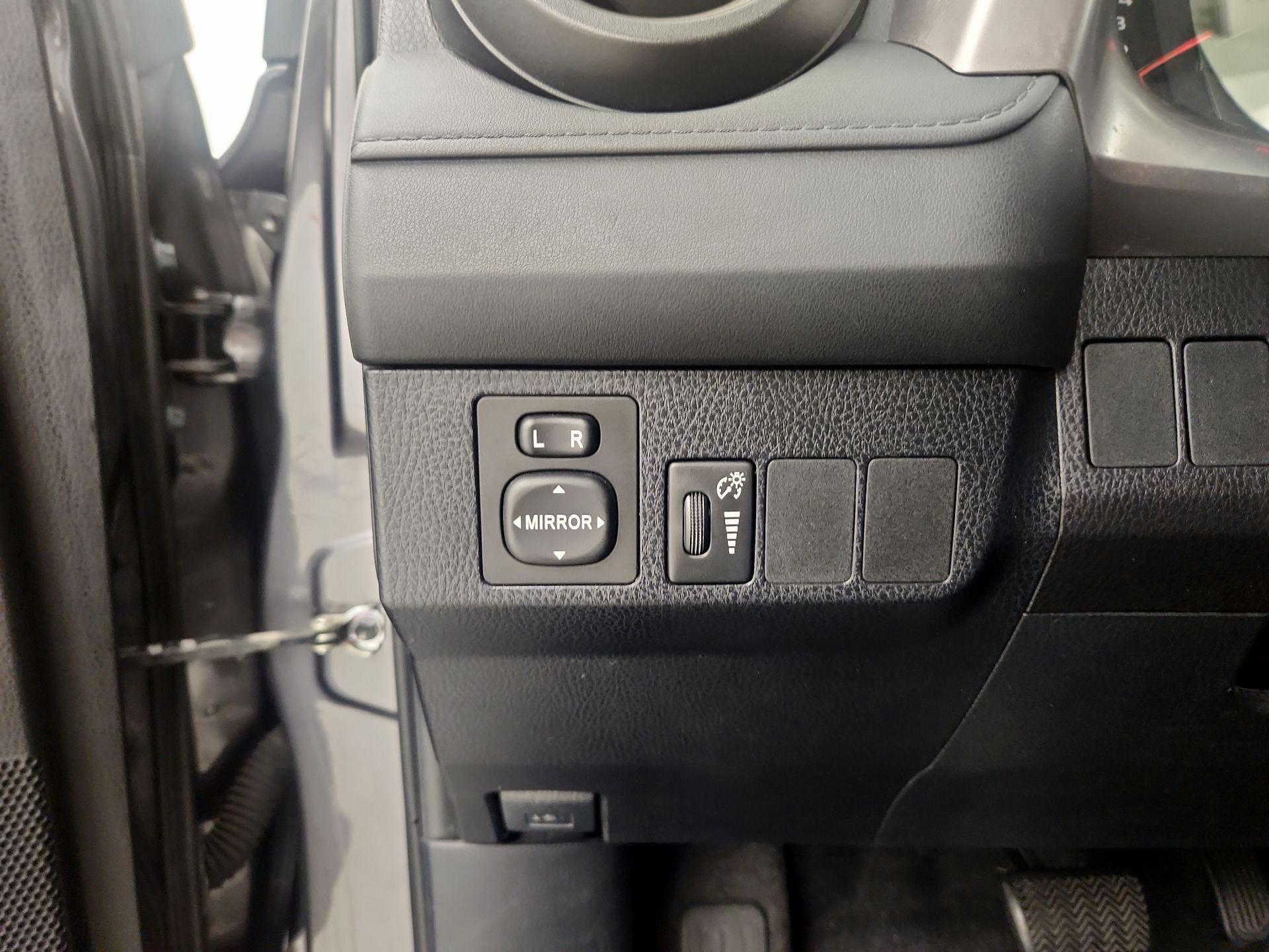 Thumbnail: 2016 Toyota RAV4 - 13
