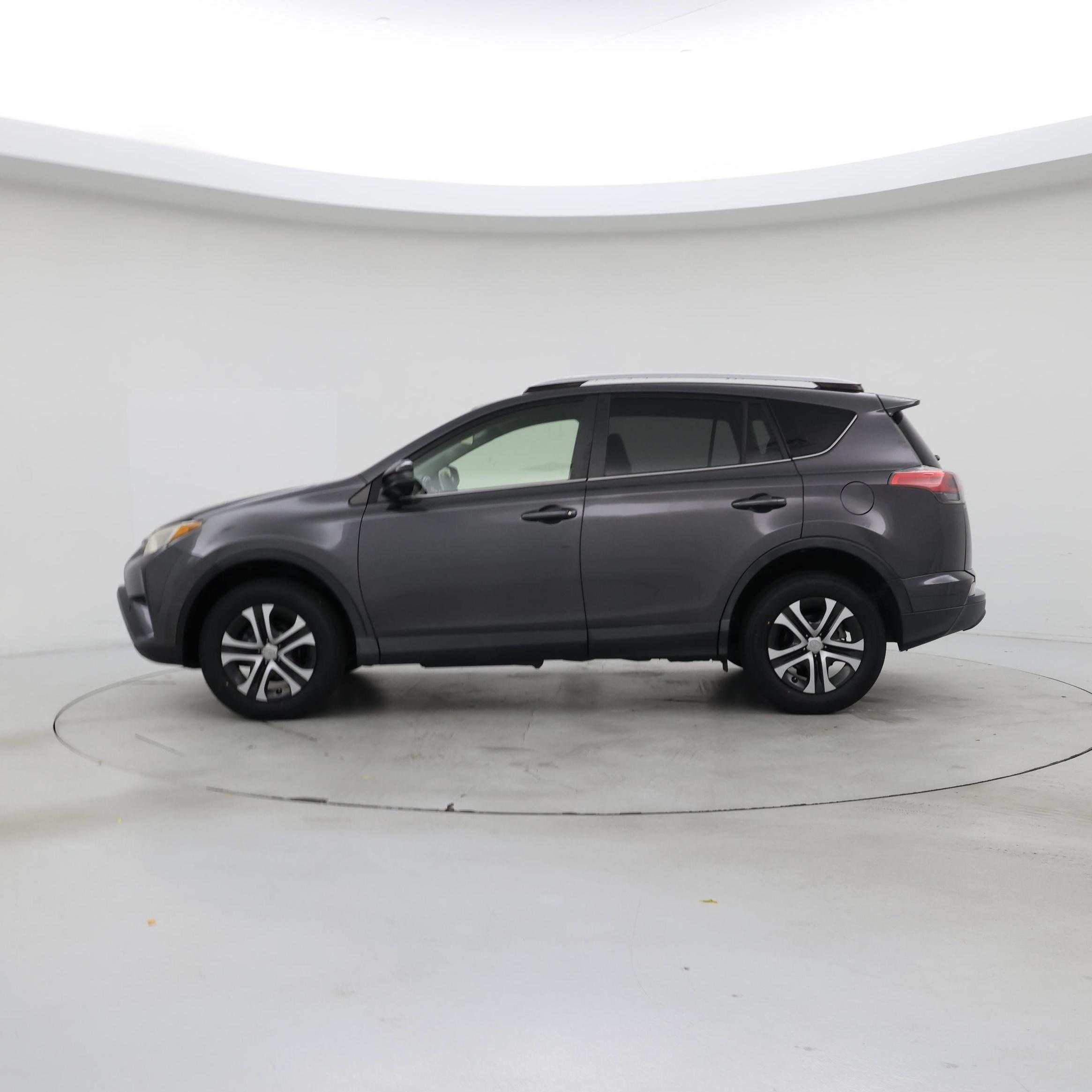 Thumbnail: 2016 Toyota RAV4 - 3